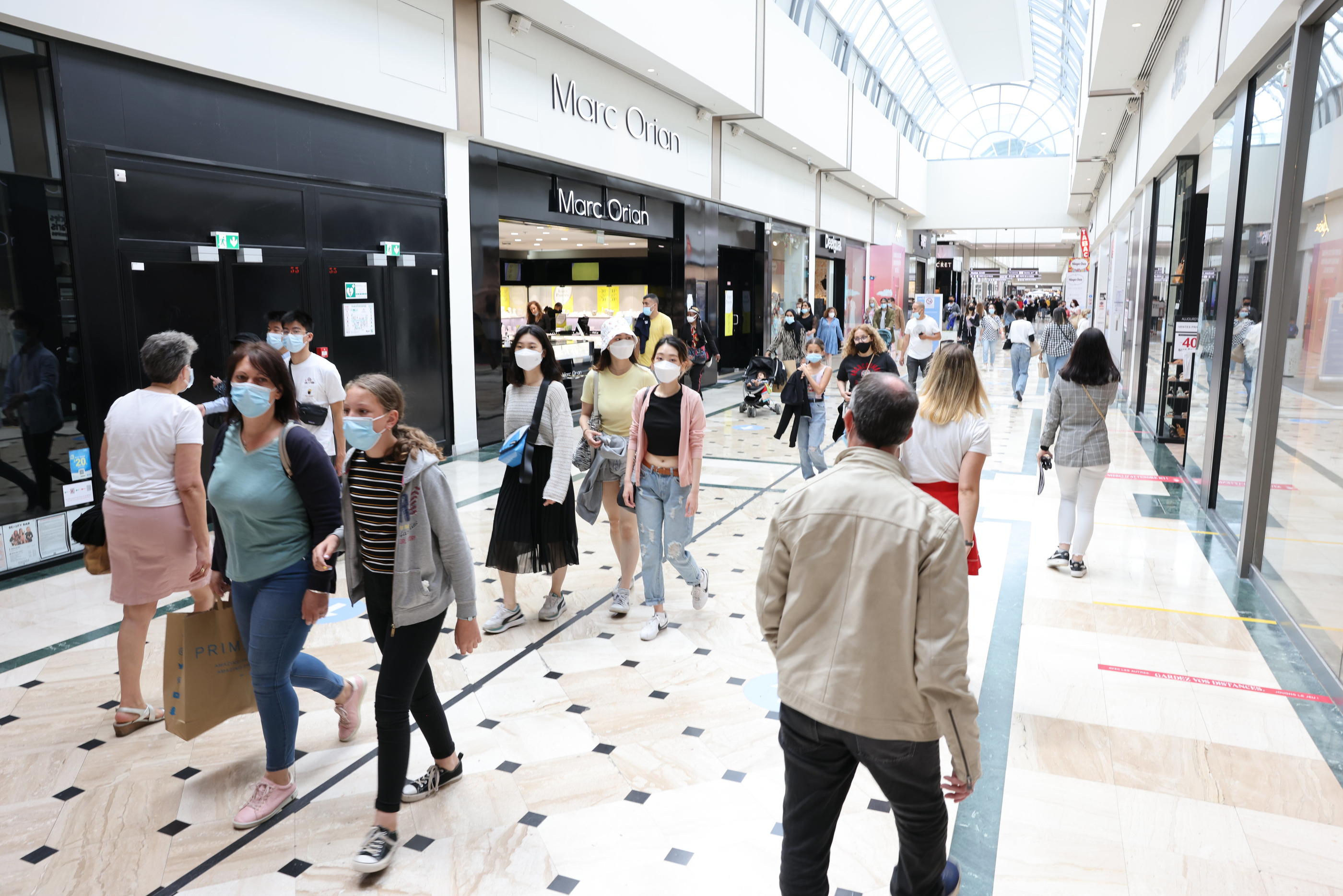 A la veille des soldes, des commerçants aux anges et des clients  euphoriques - Le Parisien