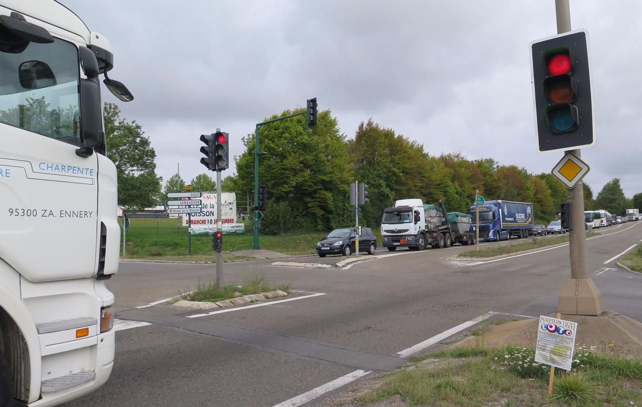 <b></b> Le carrefour de Sagy, où se croisent les D 28 et D 81, va enfin être réaménagé. Les travaux sont sur le point de débuter pour une durée minimale de huit mois.