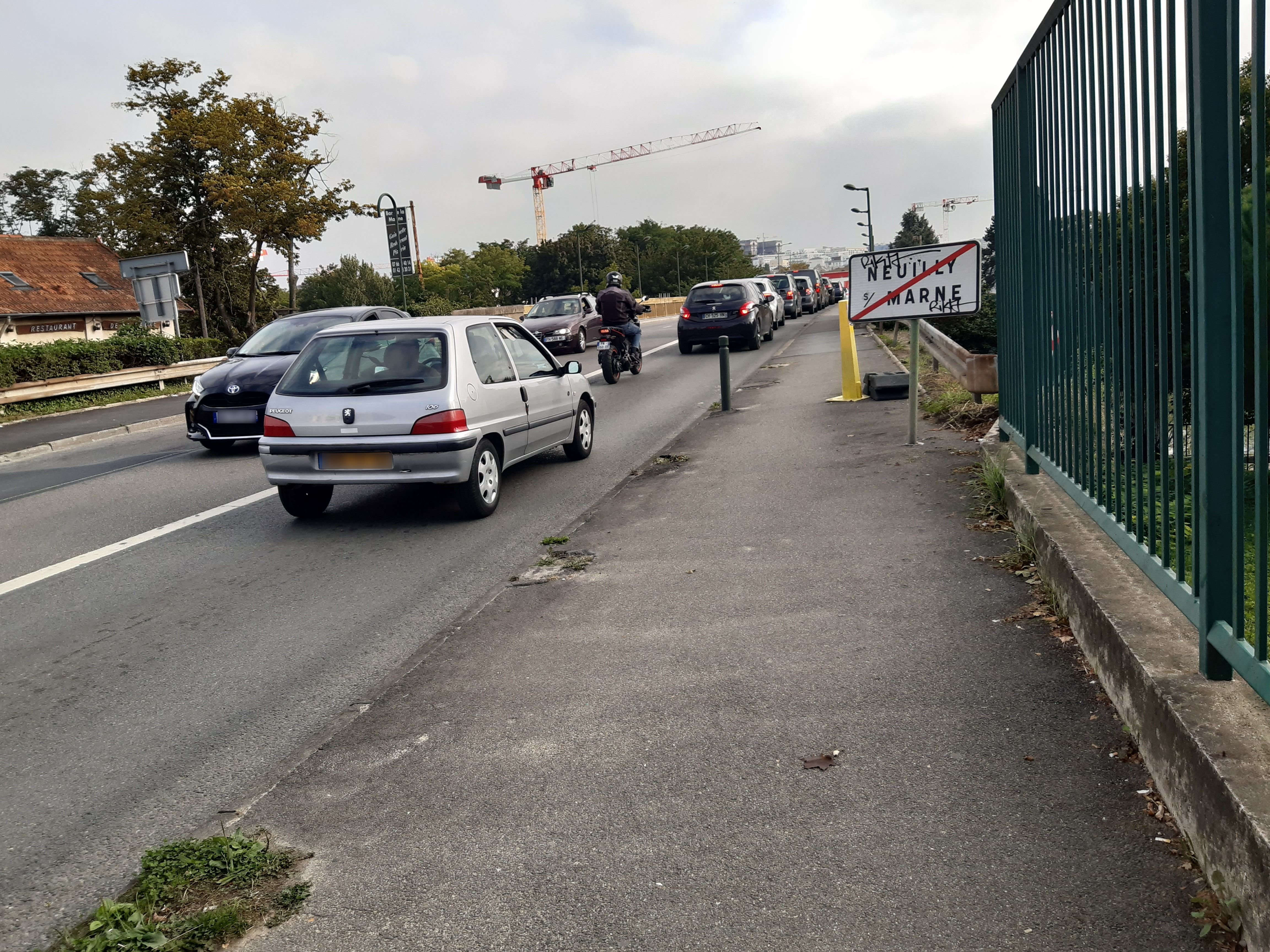 Noisy-le-Grand, le 21 septembre. Les maires de Noisy-le-Grand et Neuilly-sur-Marne s'opposent au projet du département de transformer une voie du pont de Neuilly en piste cyclable. LP/E.M.