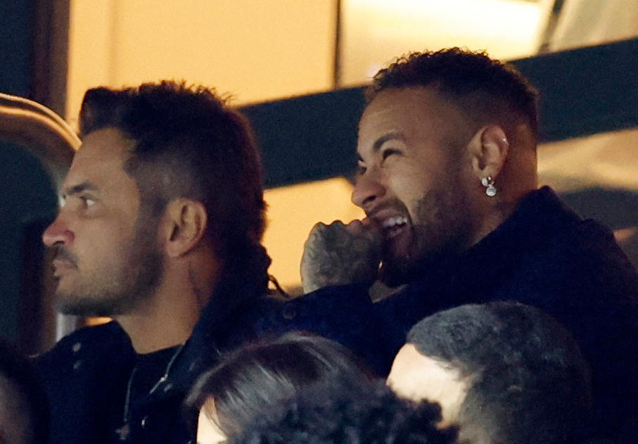 Après avoir assisté au match contre Toulouse avec son ami Falcao, star brésilienne de futsal, Neymar a fêté son anniversaire dans un bar-restaurant branché de la capitale. REUTERS/Gonzalo Fuentes