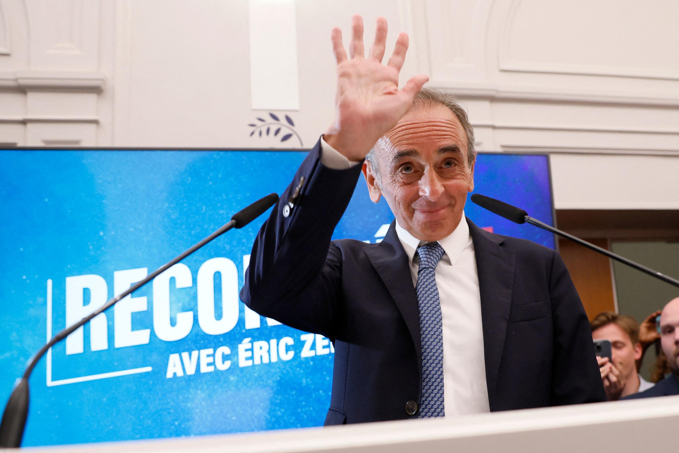 Paris, le 9 juin 2024. Le chef du parti Reconquête, Eric Zemmour s'adresse aux militants après l'annonce d'Emmanuel Macron de convoquer de nouvelles élections législatives le 30 juin prochain. AFP/Ian Langsdon