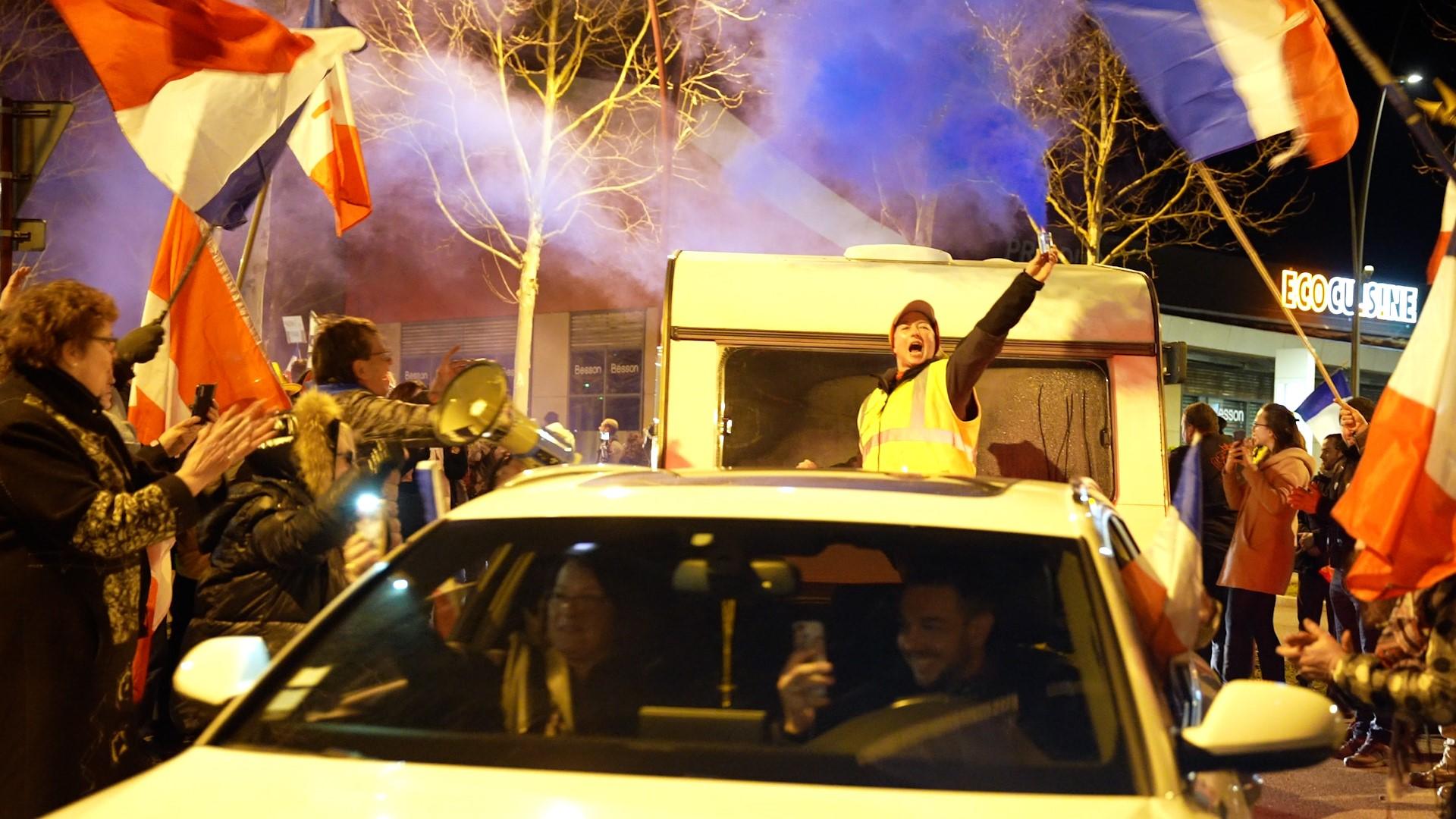 Le «Convoi de la liberté» a fait une dernière escale à Troyes (Aube) vendredi soir sur la route de la région parisienne. LP/Antoine Castagné