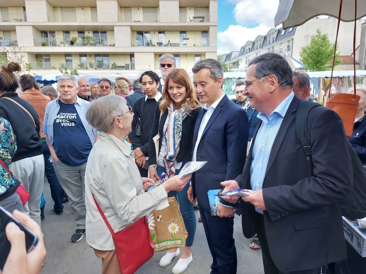 Antony (Hauts-de-Seine), dimanche 29 mai 2022. Le ministre de l'Intérieur Gérald Darmanin (deuxième à droite) est venu afficher son soutien à Maud Bregeon (LREM) au lendemain des incidents au Stade de France. Capture Twitter Maud Bregeon