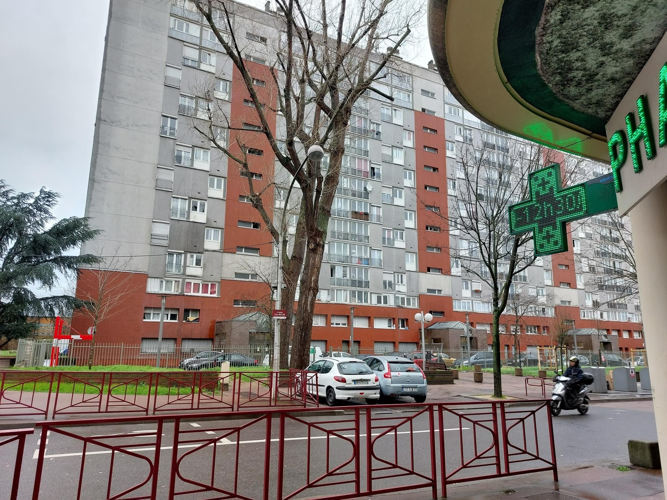 Bondy (Seine-Saint-Denis) la Noue-Caillet, jeudi 22 février. Une balle de 9 mm a été retrouvée au niveau du 3e étage de cet immeuble, fichée dans l'encadrement extérieur de la fenêtre d'une chambre d'enfant. LP/N.R.