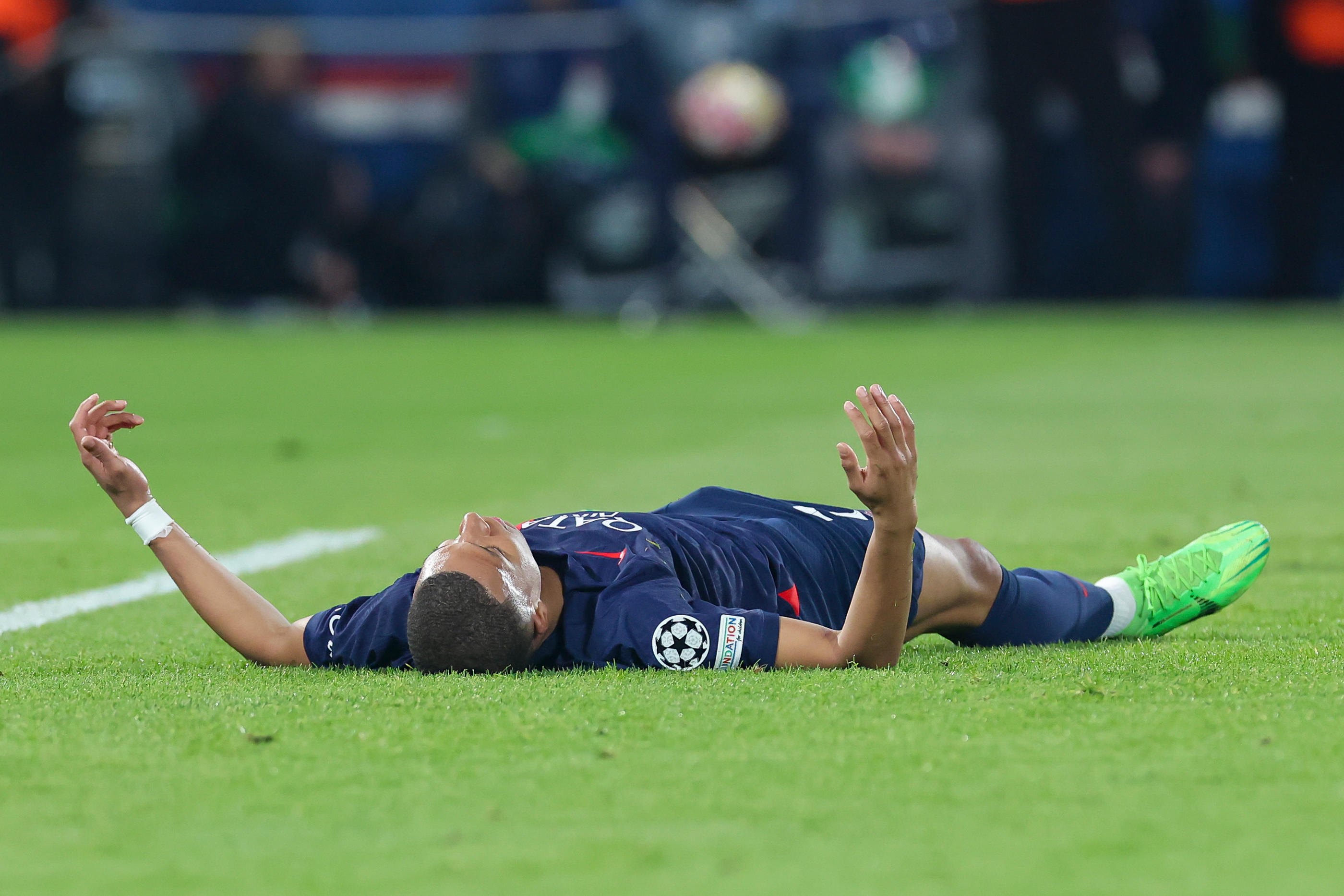 Kylian Mbappé impuissant face au Borussia Dortmund le 7 mai 2024. (Photo by Marco Steinbrenner/DeFodi Images)