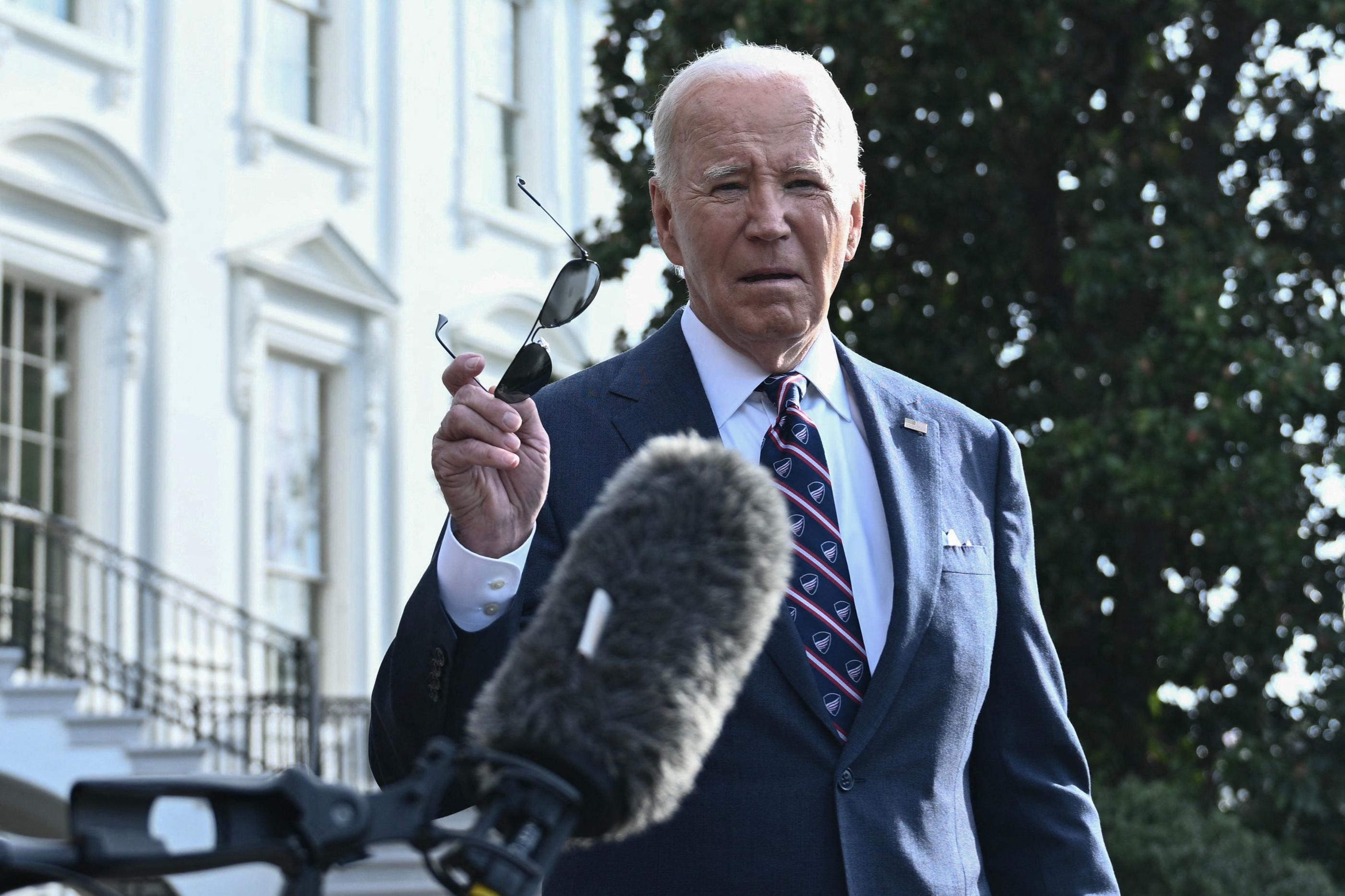 Le président américain Joe Biden a salué le travail du Secret Service tout en appelant à ce qu'il soit davantage aidé dans son travail. AFP/Brendan SMIALOWSKI