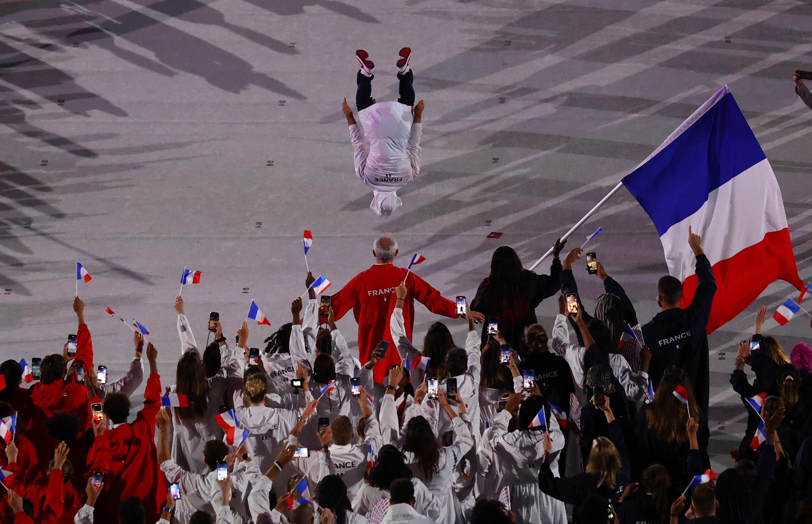 Le gymnaste Aït Saïd a effectué un salto arrière lors de la cérémonie d'ouverture des JO de Tokyo, le 23 juillet dernier. L'un des moments forts de ces Jeux. REUTERS/Leah Millis