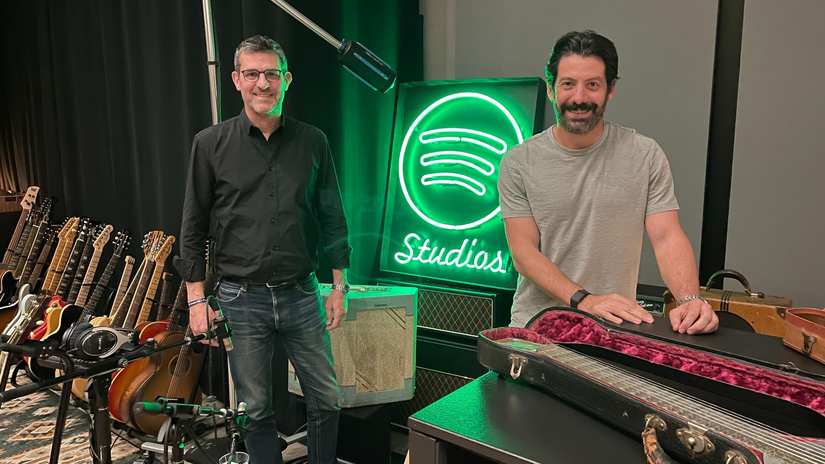 A 41 ans, Jérémy Erlich (à droite), est le boss mondial de la musique chez Spotify. Bruno Crolot (à gauche), son adjoint, coordonne les bureaux de la plate-forme dans le monde. LP/Eric Bureau