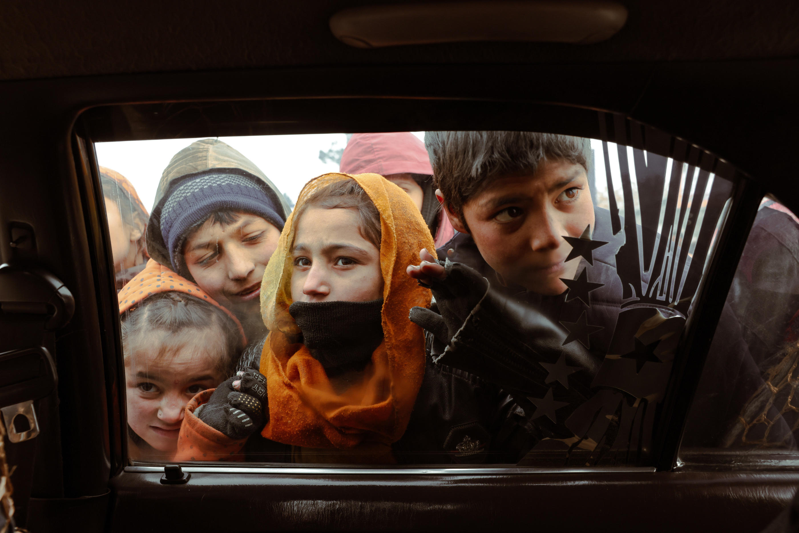 Face à une grave crise humanitaire à Kaboul (Afghanistan), de nombreux enfants, dont de plus en plus de petites filles, sont condamnés à faire la manche sous l’emprise des morsures de l’hiver et de la neige. LP/Philippe de Poulpiquet