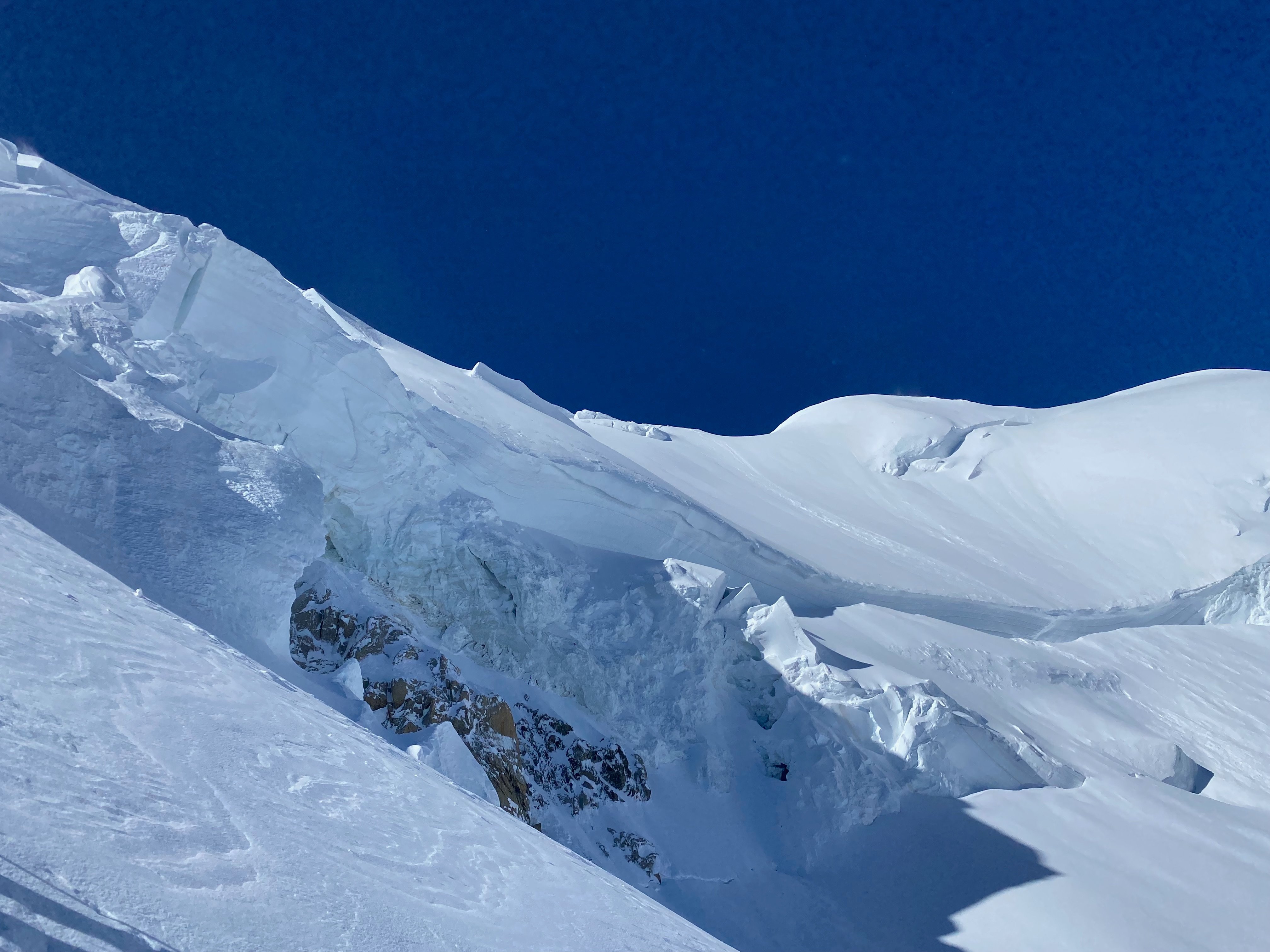 La chute de séracs, des énormes blocs de glaces en équilibre instable, est à l'origine du drame. LP/Thomas Pueyo