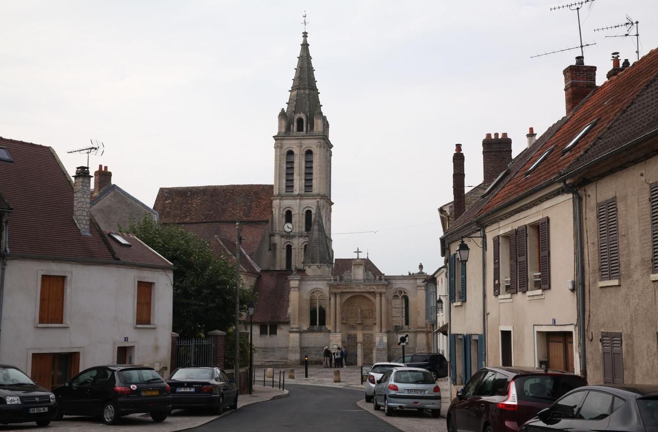 <b></b> Un agent municipal de Cergy a reçu une dizaine de coups de poing de la part d’un commerçant du Village.