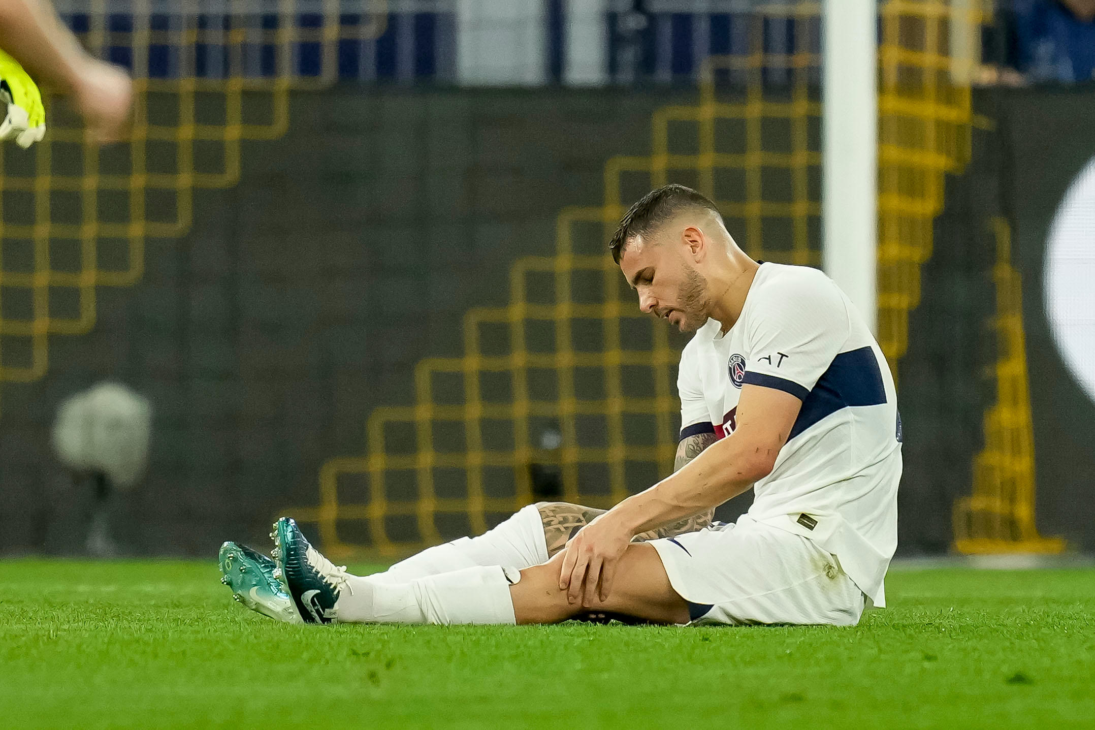 Lucas Hernandez a été victime d'une rupture du ligament croisé antérieur du genou gauche contre Dortmund mercredi. Il avait subi la même blessure, mais au genou droit, avec les Bleus lors de la Coupe du monde au Qatar. (Foto von Alex Gottschalk/DeFodi Images)