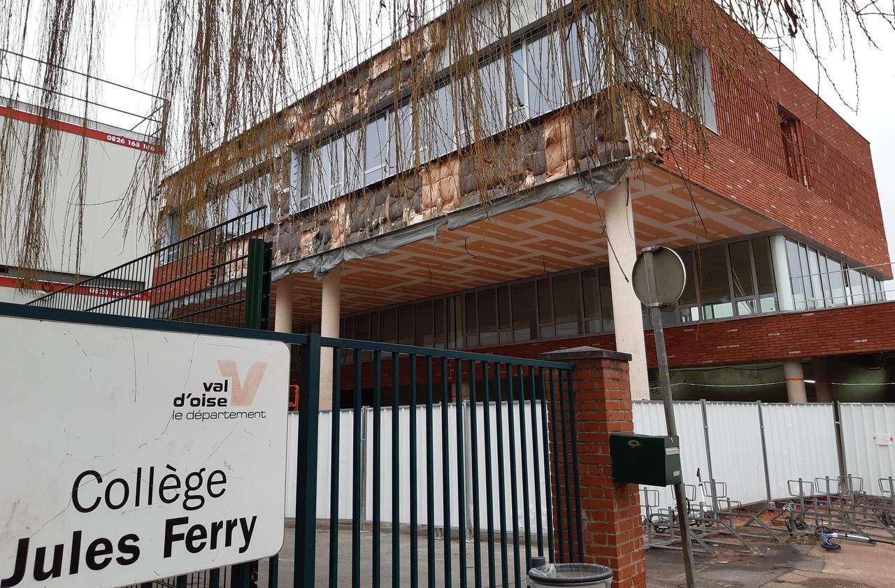 <b></b> Le collège Jules-Ferry était déjà fermé depuis ce lundi après la découverte de plusieurs cas de Covid-19, dont deux cas de variant sud-africain.