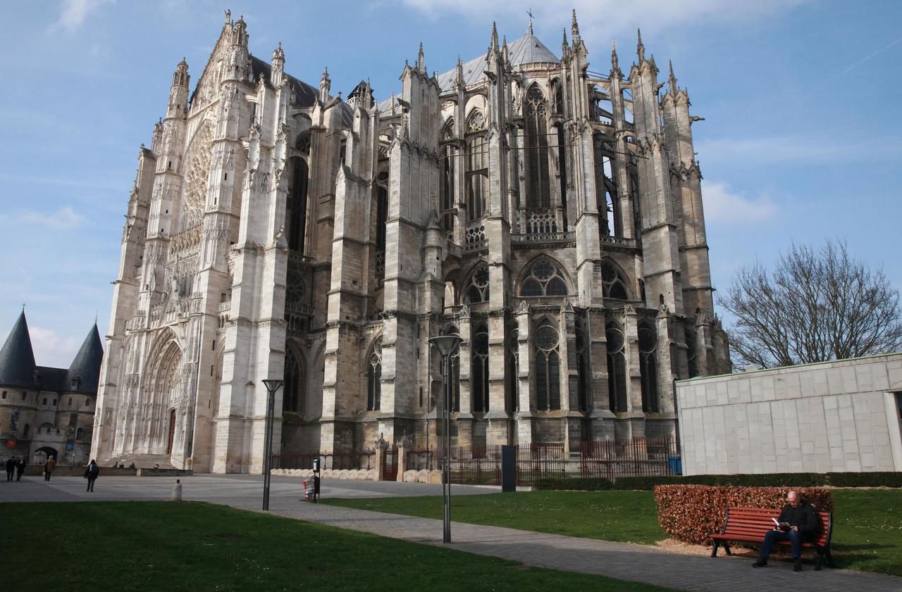 CLOCHES, HORLOGES ET CARILLONS DE LA CATHÉDRALE NOTRE-DAME DE