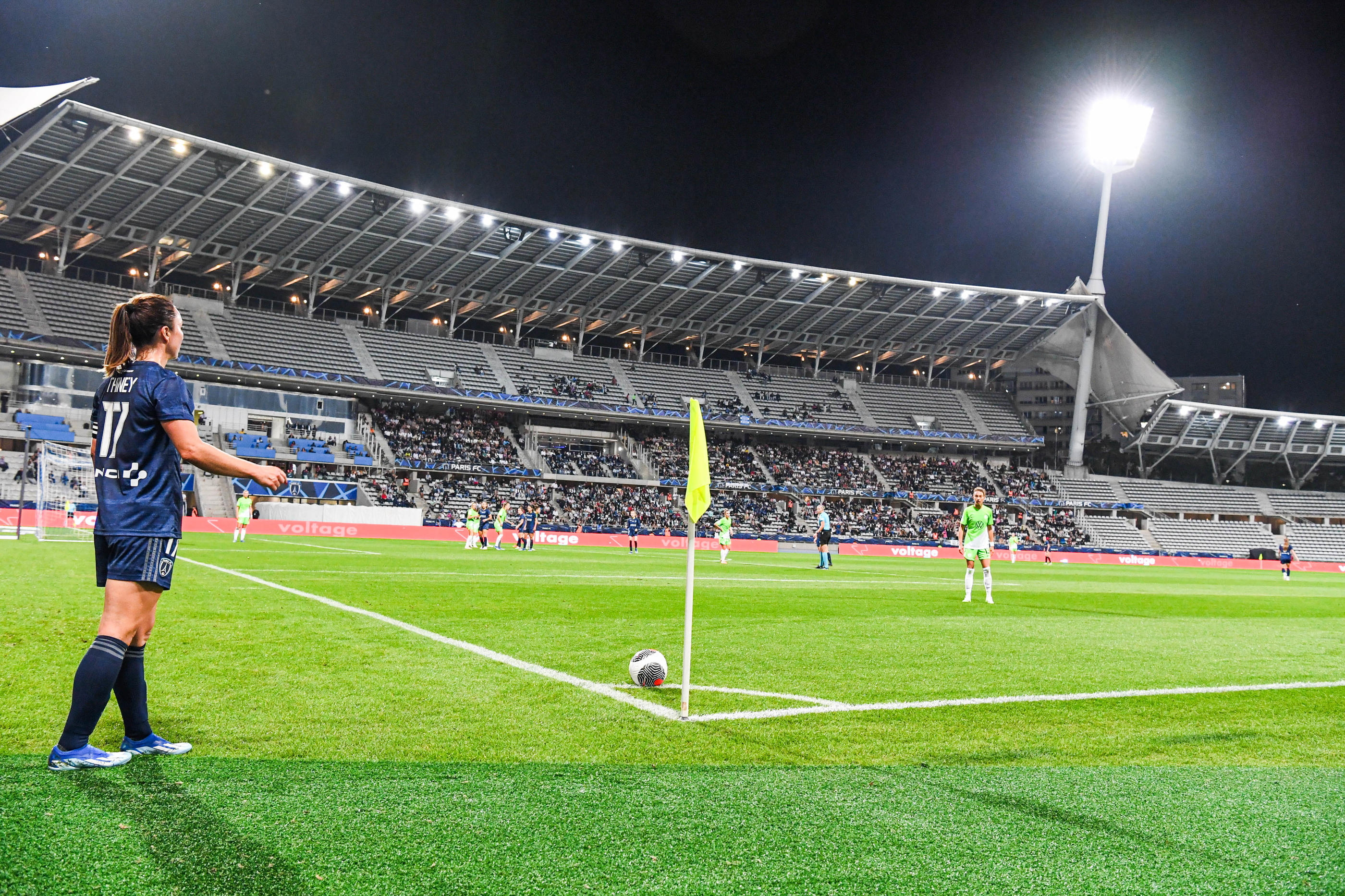 L'accès aux tribunes du stade Charléty (Paris XIIIe) sera désormais gratuit pour les matchs de championnat des filles et des garçons du Paris FC. Icon Sport/Daniel Derajinski