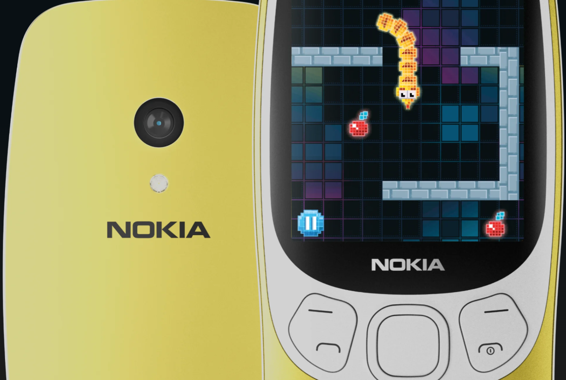 Sans surprise, le Nokia 3210 fait son grand retour avec l'emblématique jeu Snake. HMD
