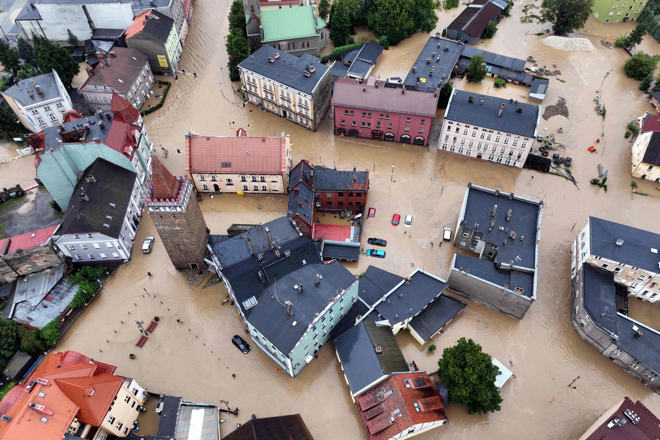 La Pologne est sous les eaux comme ici la ville de Glucholazy. AFP/Sergei GAPON