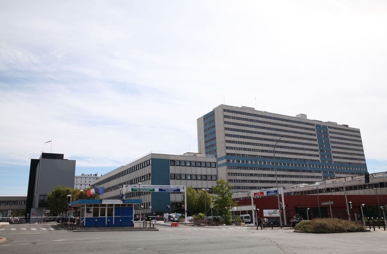 <b>Illustration</b> Créteil, hôpital Henri-Mondor. Sans l’intervention du policier la victime serait décédée. Il a pu être transporté dans un état grave à l’hôpital Henri-Mondor. 