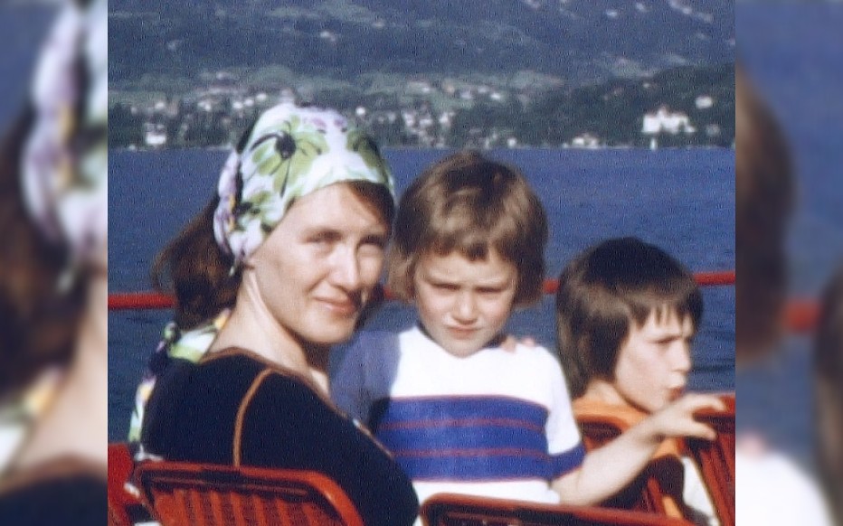 Annie Ernaux et son fils David Ernaux-Briot ont mis bout à bout des archives vidéo réalisés entre 1972 et 1981, années déterminantes pour l'autrice qui publia son premier roman, «les Armoires vides», en 1974. Les Films Pelléas