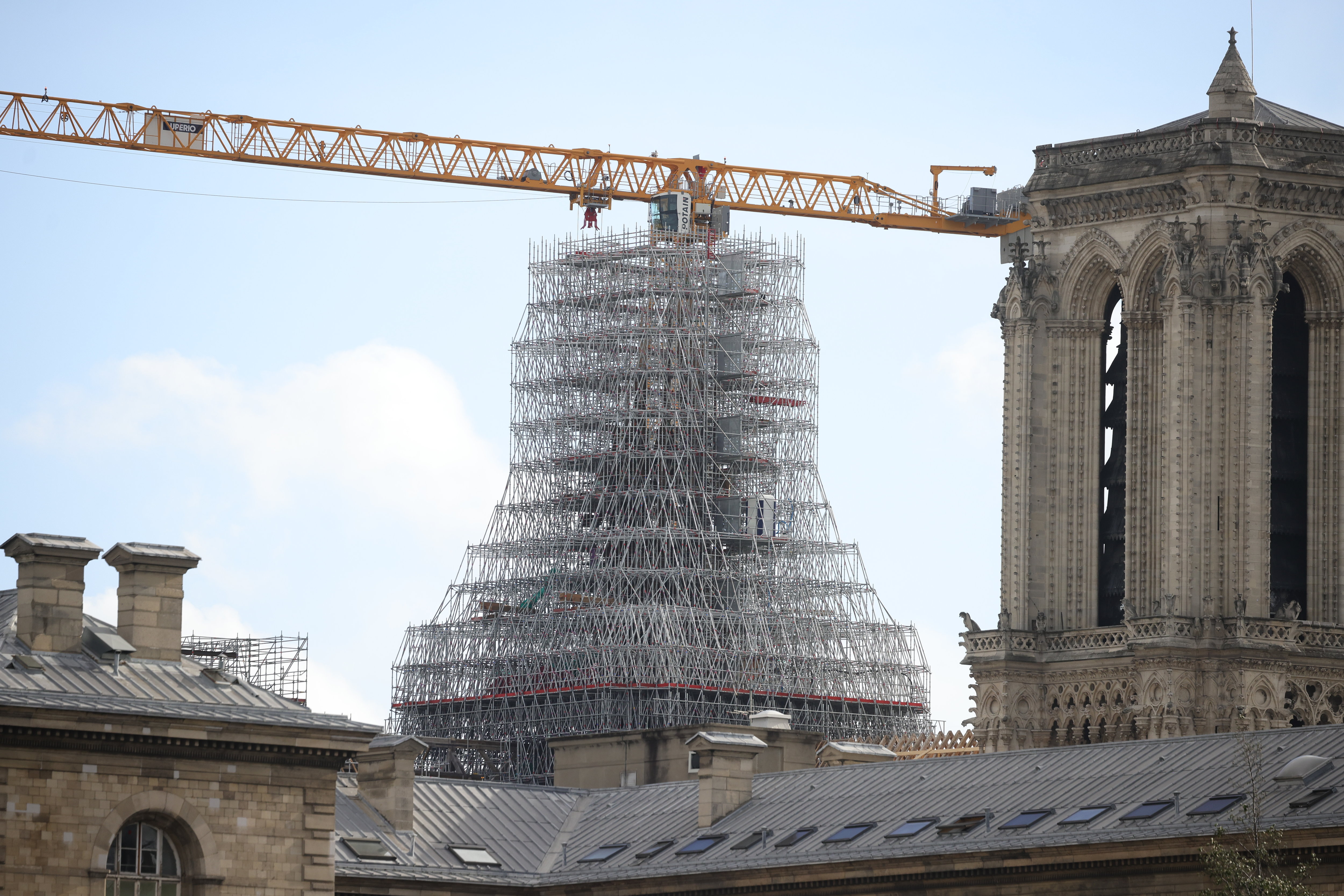 Les échafaudages autour de la flèche de Notre-Dame de Paris, le 2 novembre 2023. LP/Olivier Arandel