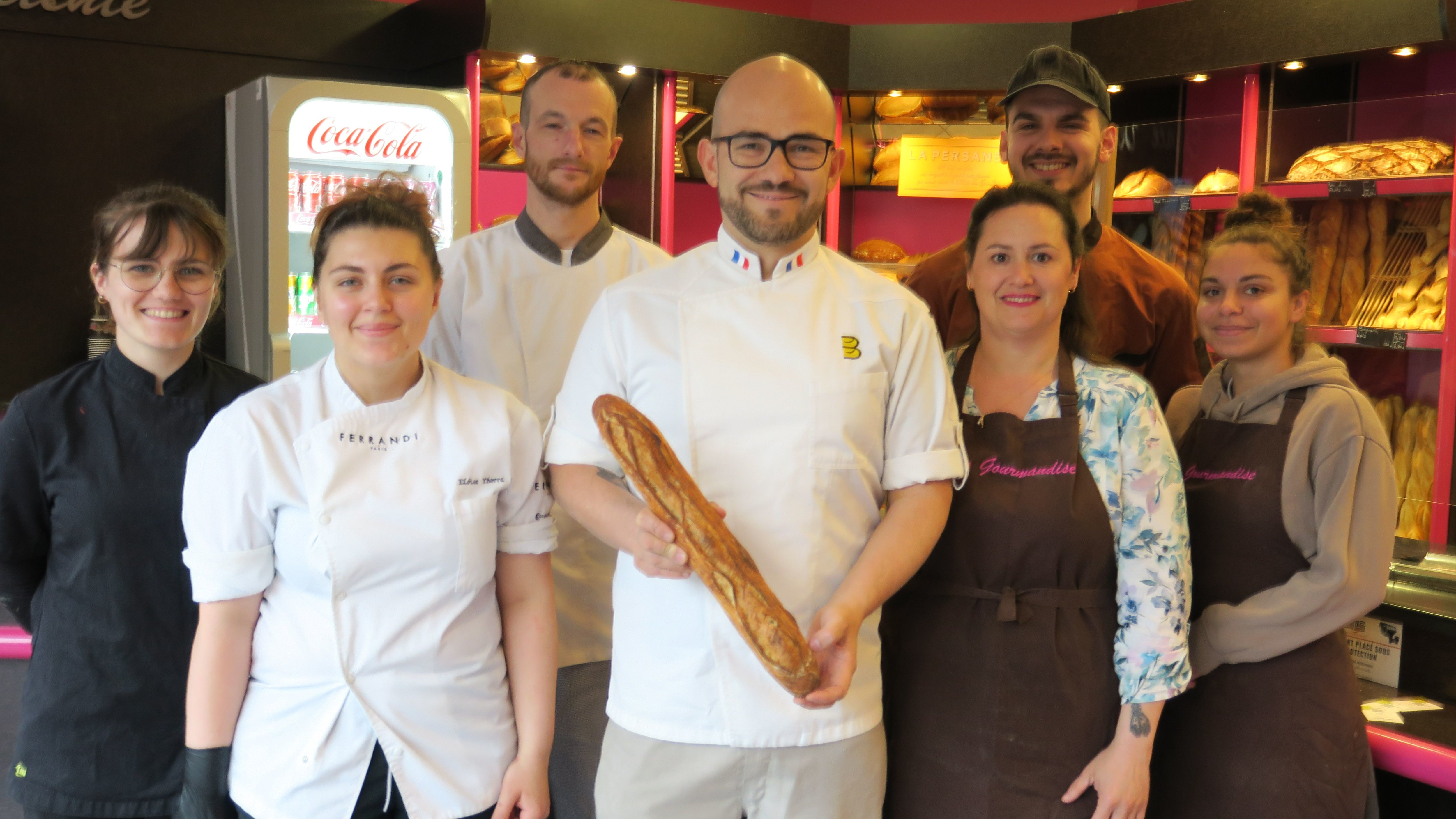Wissous, ce samedi matin. Léonardo Degroux, boulanger à Wissous, a reçu le prix de la meilleure baguette de l'Essonne. LP/SM