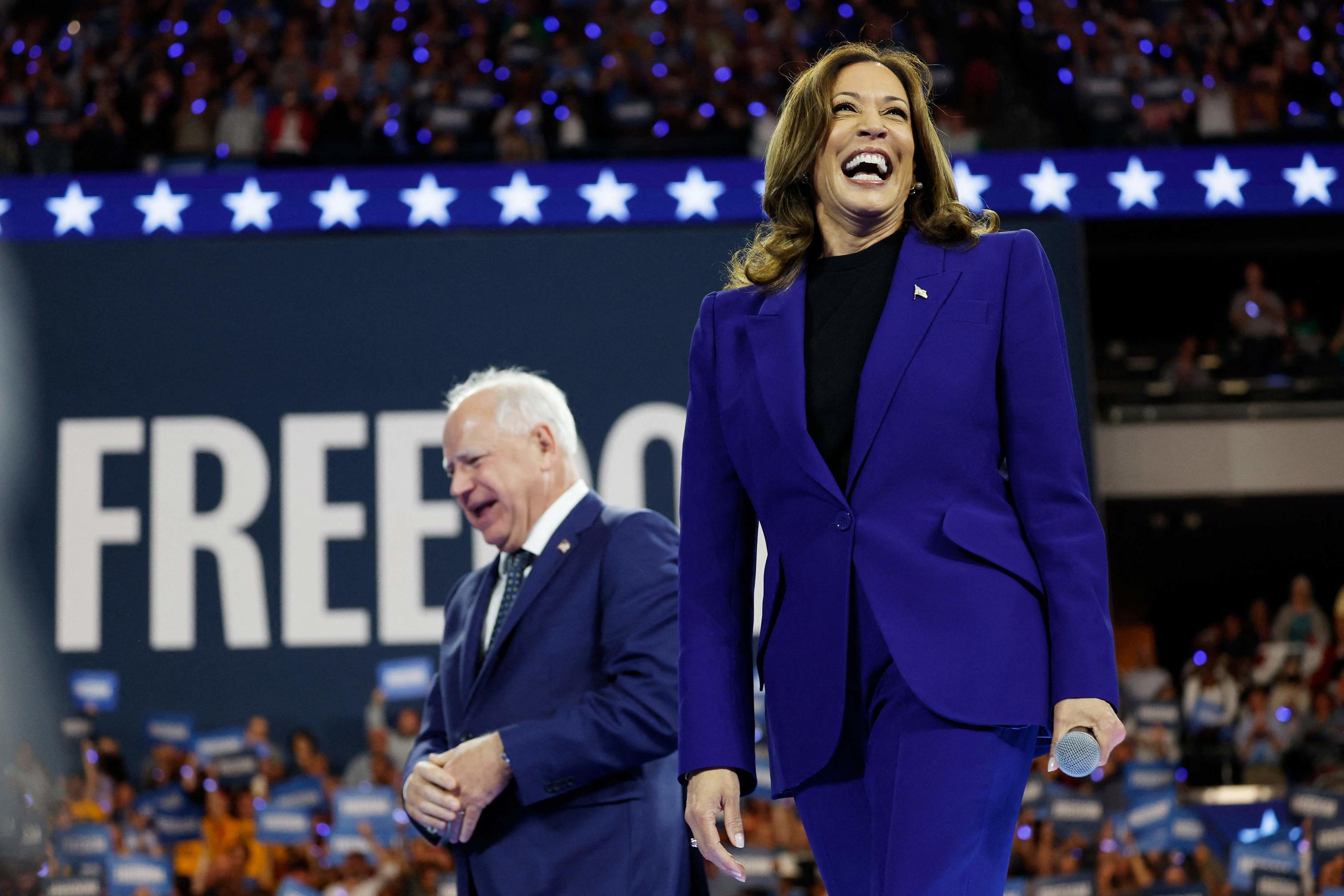 Il reste à peine deux mois et demi à Kamala Harris pour parvenir à vaincre son rival Donald Trump : elle mise pour cela sur une campagne agressive et ne compte pas retenir ses coups. Getty Images via AFP/Anna Moneymaker