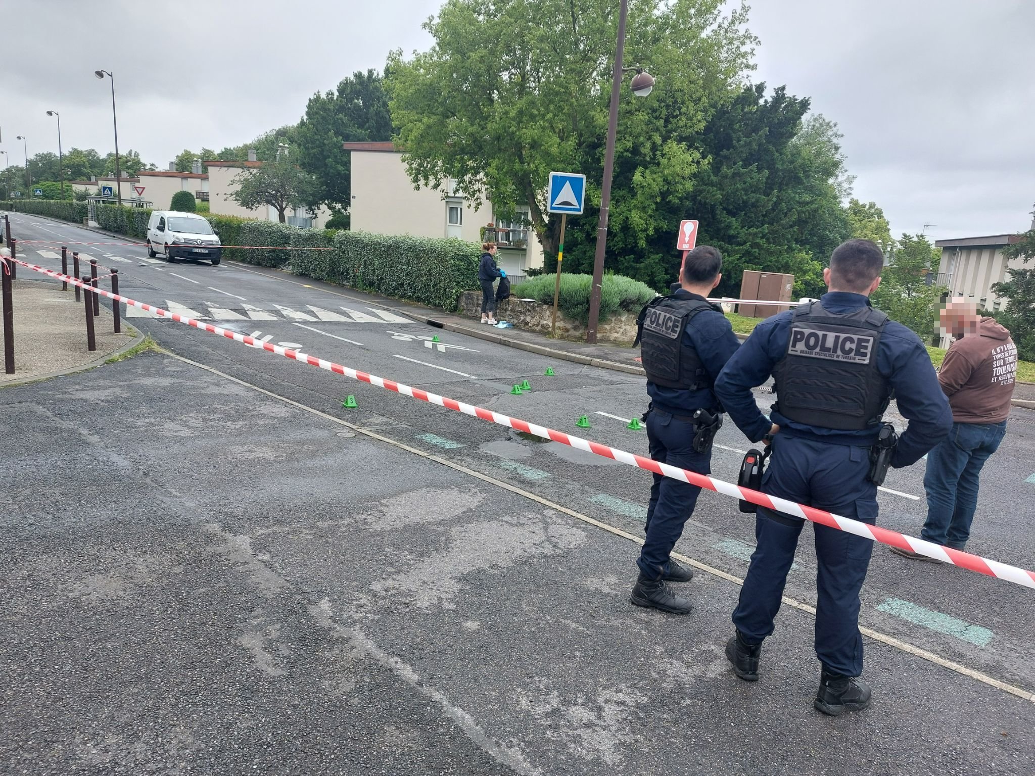 Viry-Chatillon, ce mardi 28 mai. Les policiers ont dû faire usage de leur arme pour stopper une voiture après un refus d'obtempérer. LP/S.M.