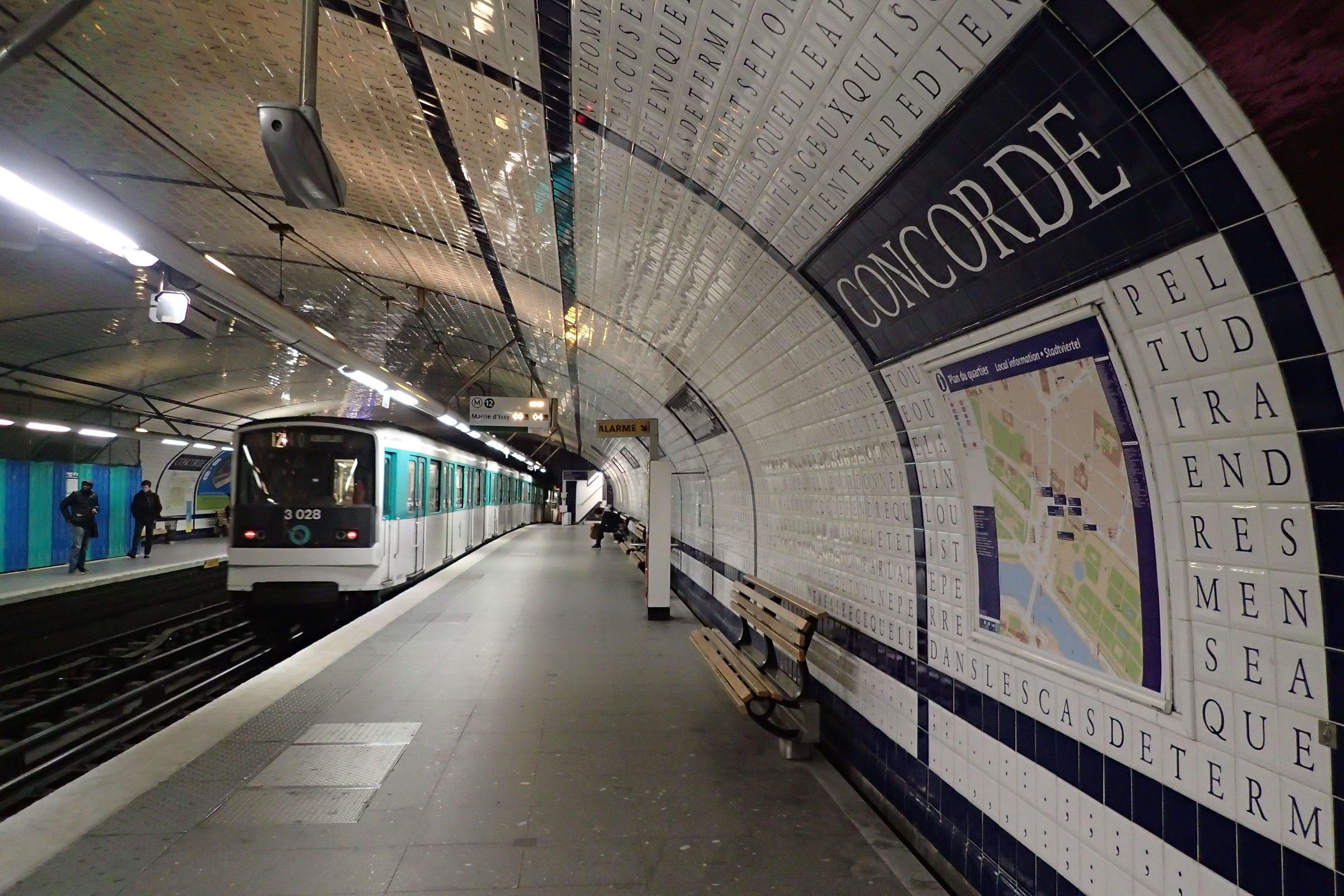 Depuis ce vendredi, les métros de la ligne 12 ne marquent plus l’arrêt à la station Concorde et les correspondances avec les lignes 1 et 8 sont fermées. Le Parisien / OLIVIER BOITET