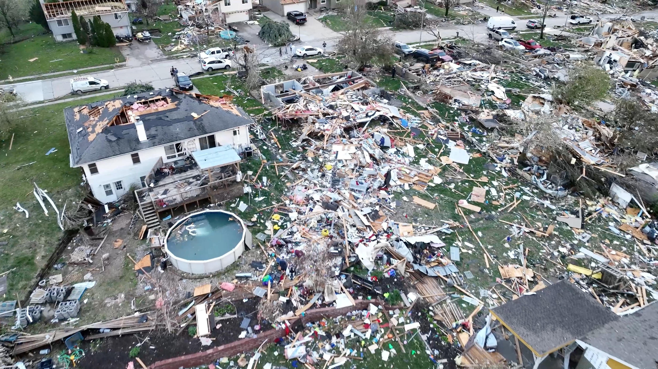 A Omaha (Nebraska) comme dans de nombreuses bourgades, les tornades ont fait d'importants dégâts matériels. Via REUTERS/Alex Freed