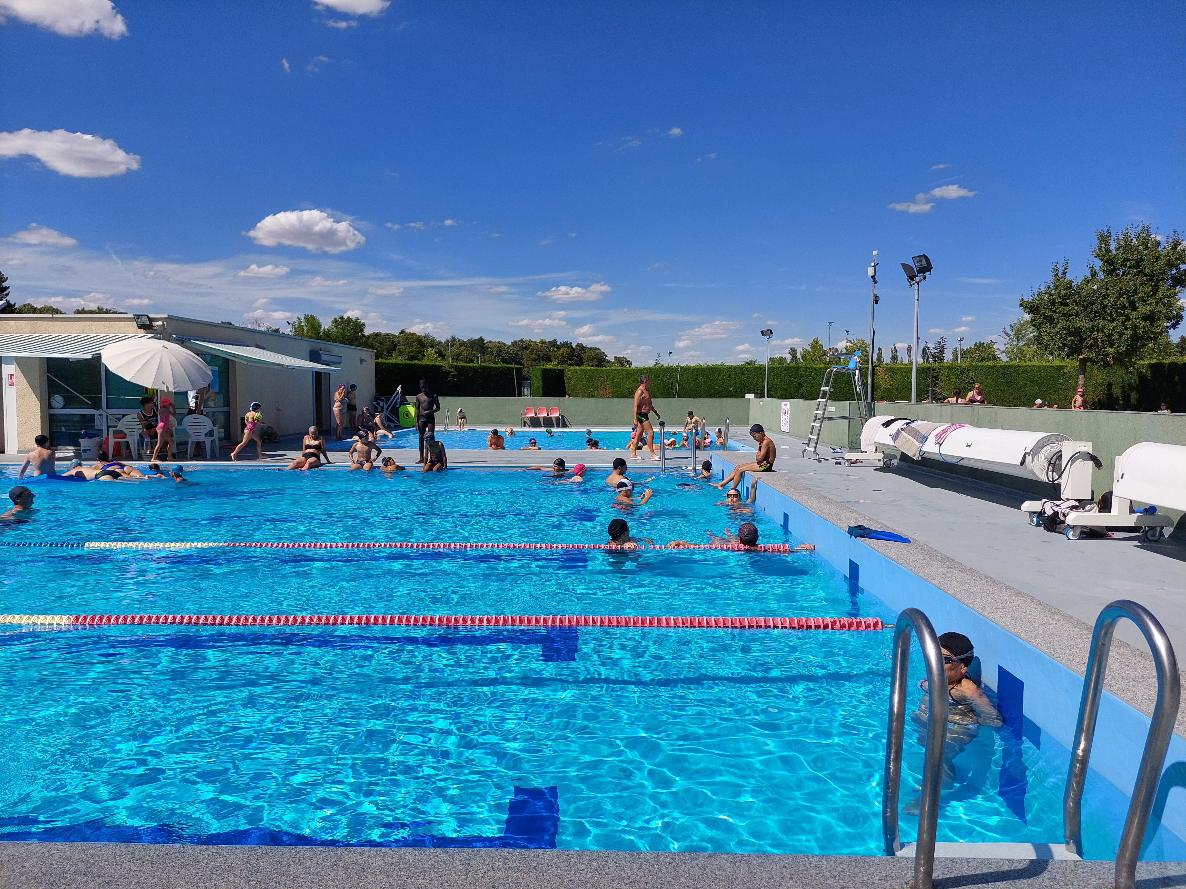 L'an dernier, la piscine municipale en plein air de Villepreux (Yvelines) était restée ouverte tout l'été. LP/Virginie Wéber