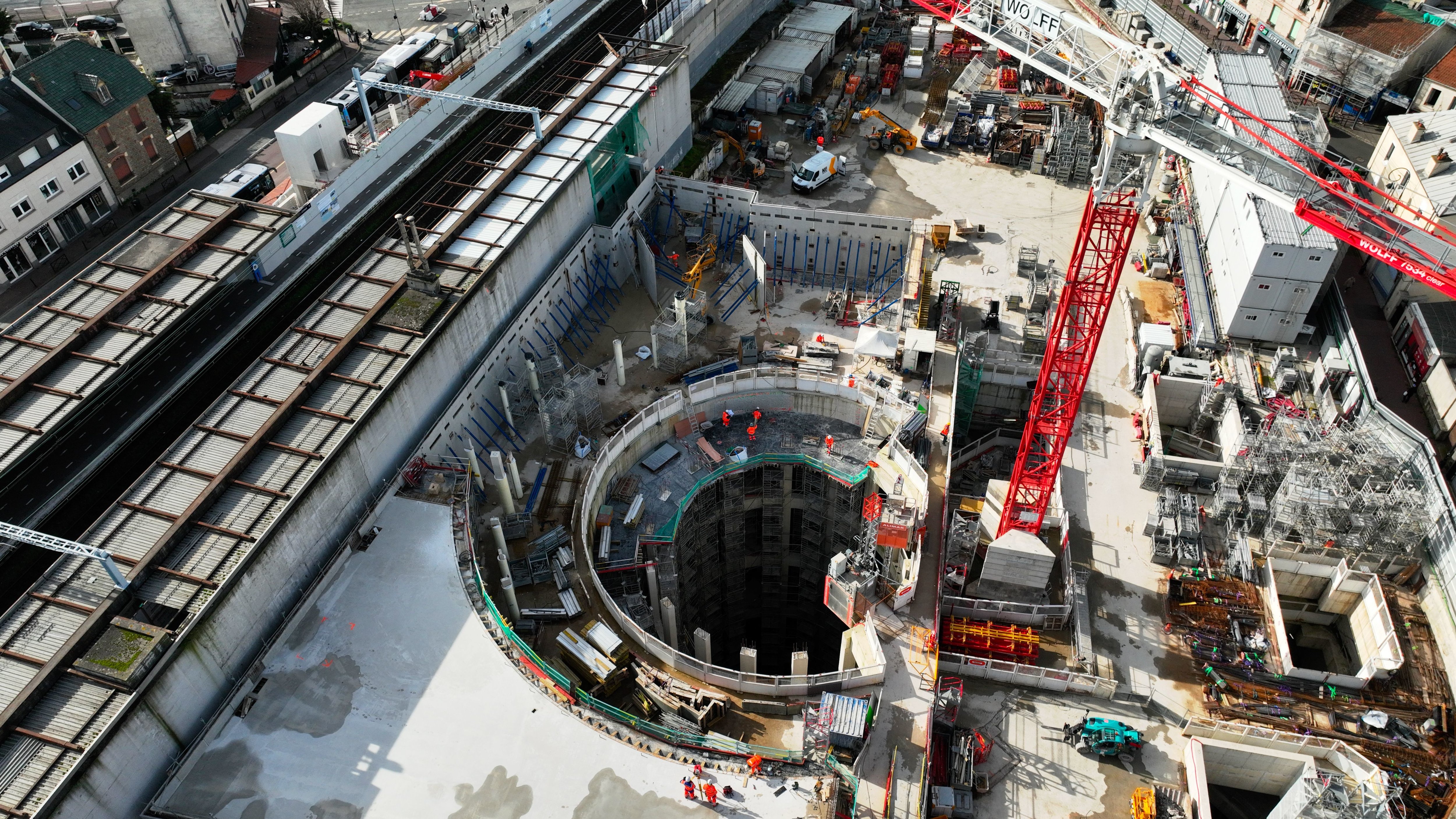 Saint-Maur-des-Fossés (Val-de-Marne). Vue aérienne du puits de 52 m de profondeur du chantier de la station de Saint-Maur - Créteil, future gare de la ligne 15 Sud. DR/Société des Grands Projets