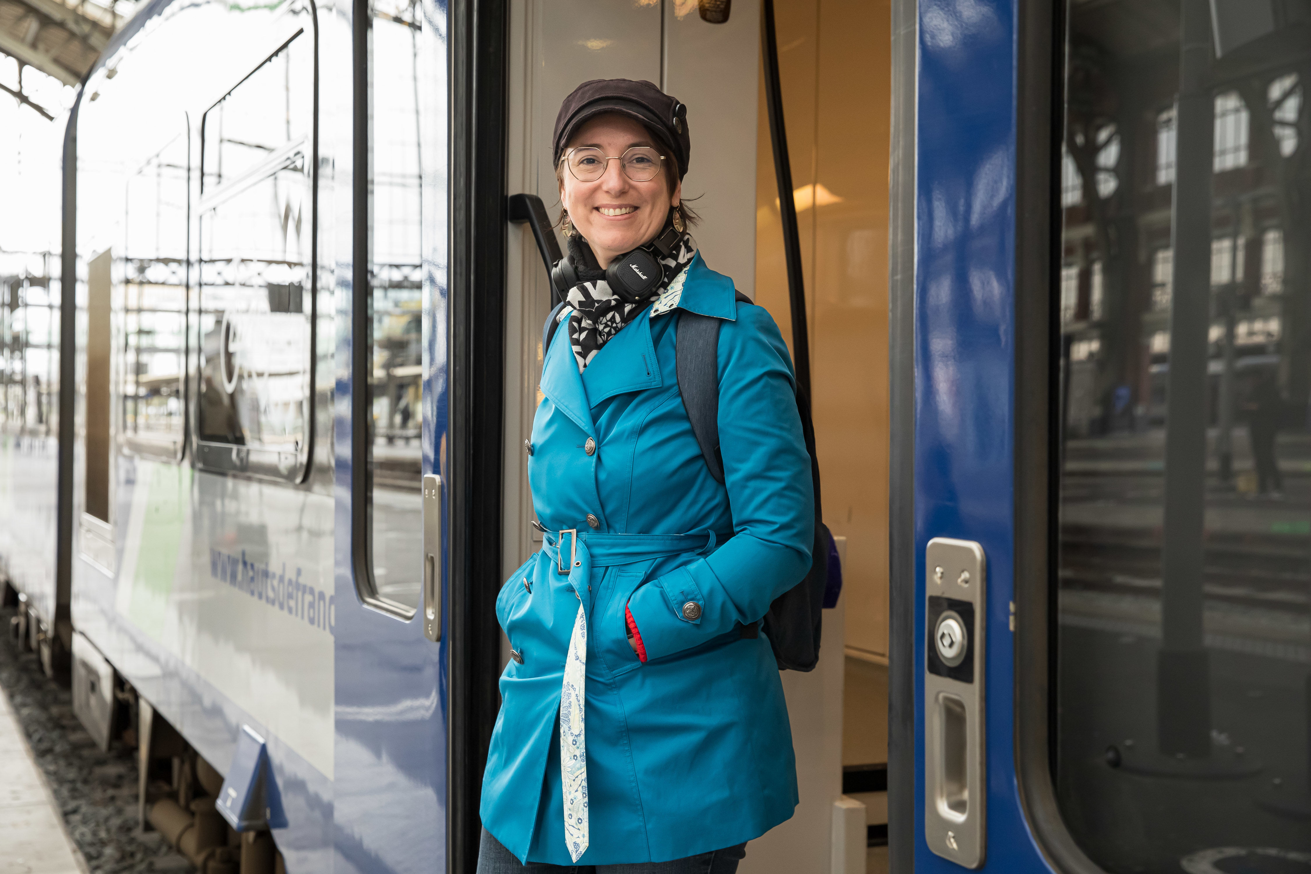 Gare de Lille-Flandre (Nord), le 4 novembre. Julie a troqué sa DS3 contre les transports en commun et ne va plus travailler qu'en TER. LP/Sébastien Courdji