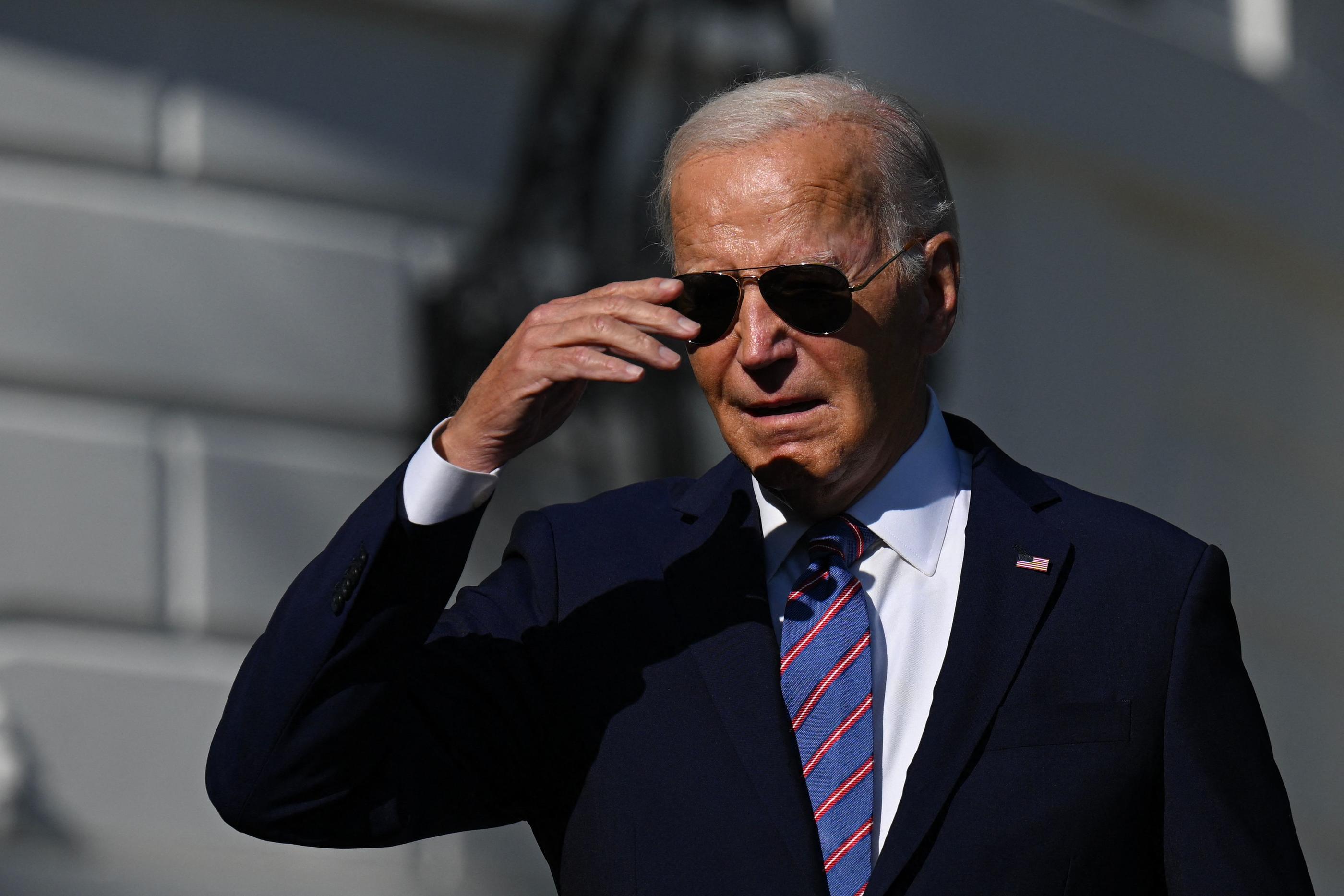 Joe Biden a indiqué que Washington réfléchissait à autoriser Kiev à l'emploi de missiles américains de longue portée en Ukraine. AFP/Drew Angerer