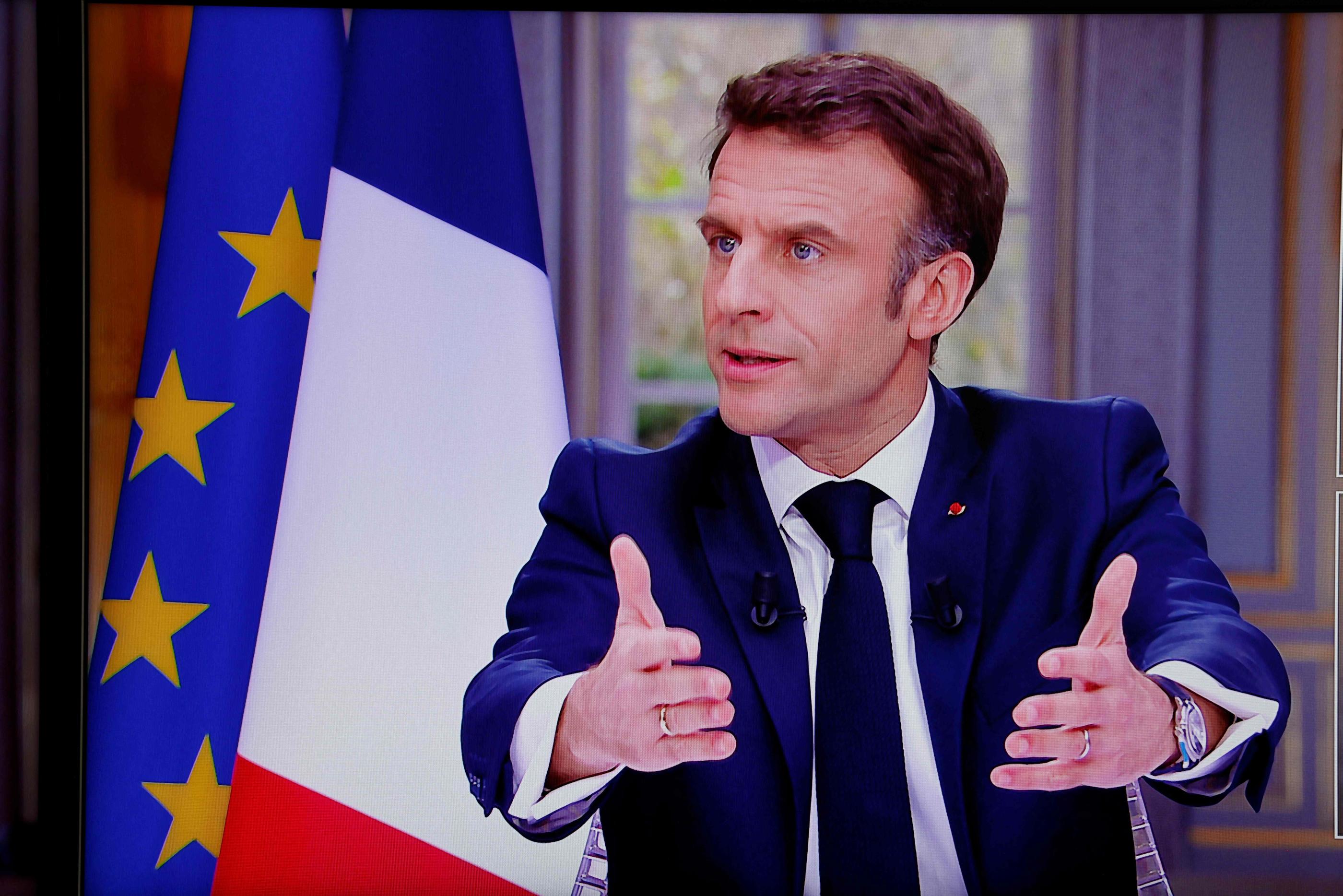 De nombreuses rumeurs ont circulé sur les réseaux sociaux concernant les raisons du retrait par Emmanuel Macron de sa monte durant l'interview au 13 Heures de mercredi. AFP/ Ludovic Marin
