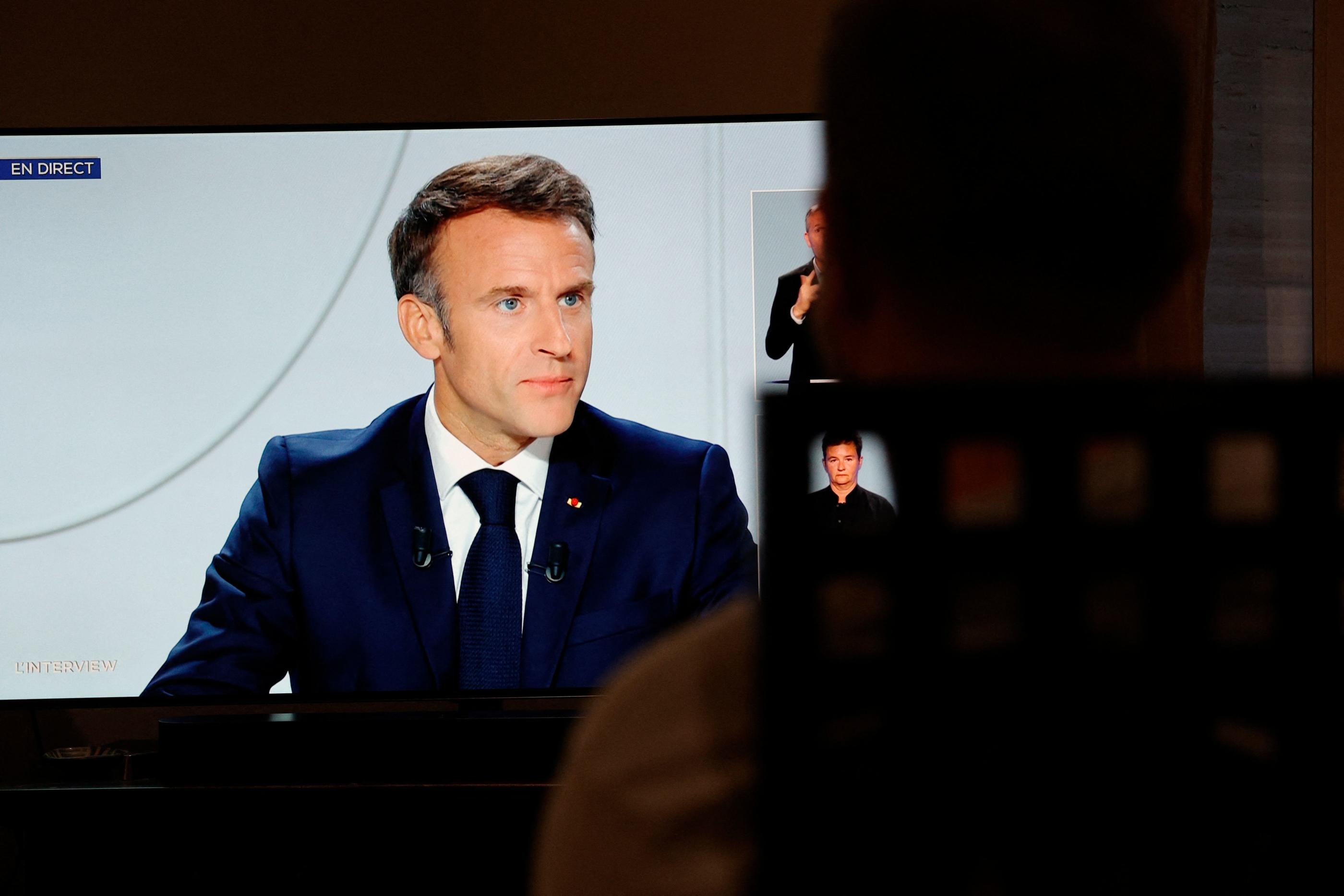 Emmanuel Macron a annoncé dimanche une nouvelle aide pour compenser le prix élevé du carburant. Geoffroy VAN DER HASSELT/AFP