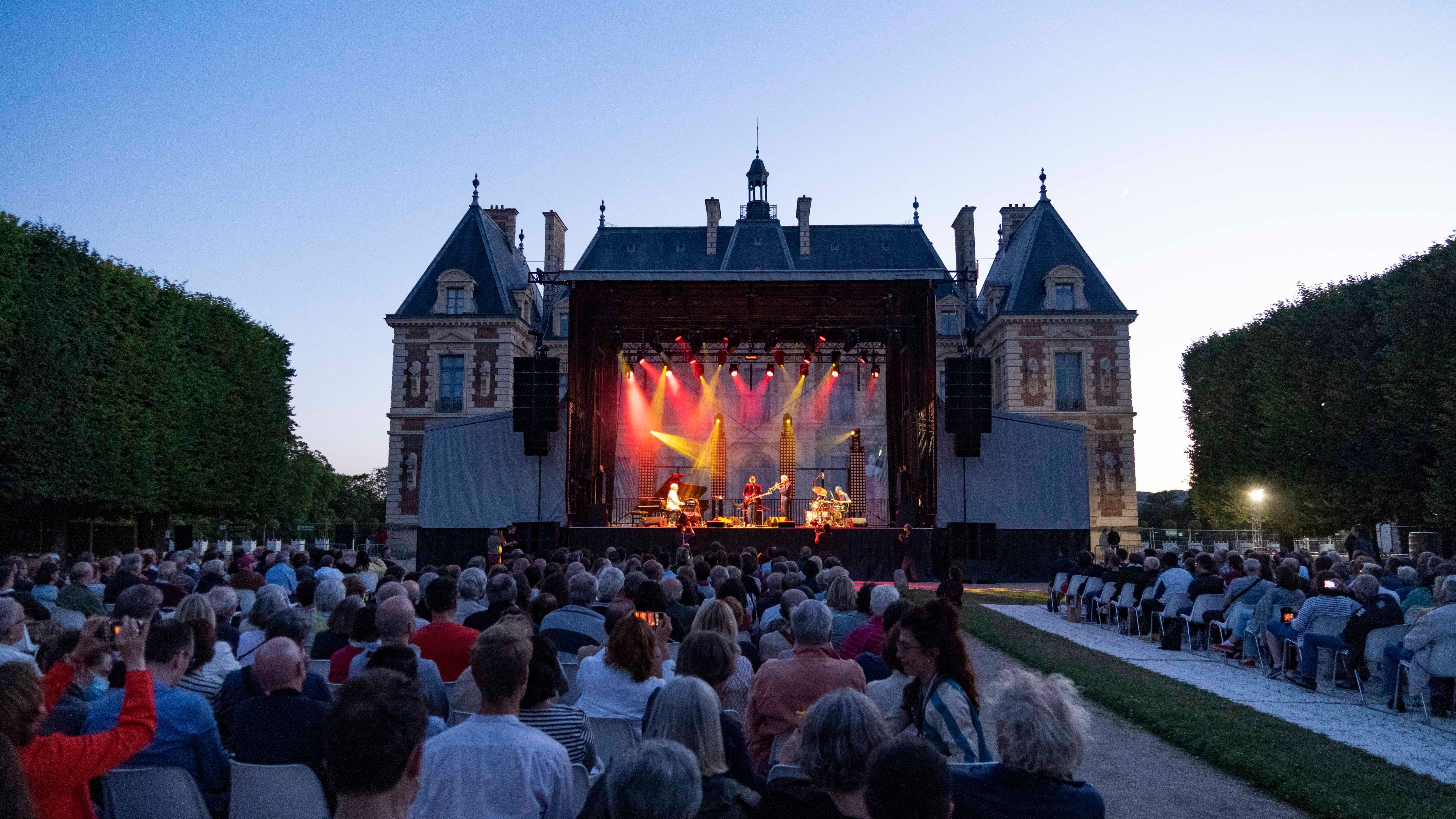 La troisième édition du Sceaux Jazz Festival a débuté jeudi, dans le Domaine départemental de la ville. Les concerts résonneront dans ce lieu d'exception jusqu'à dimanche. Pour les retardataires, il reste encore des places. DR