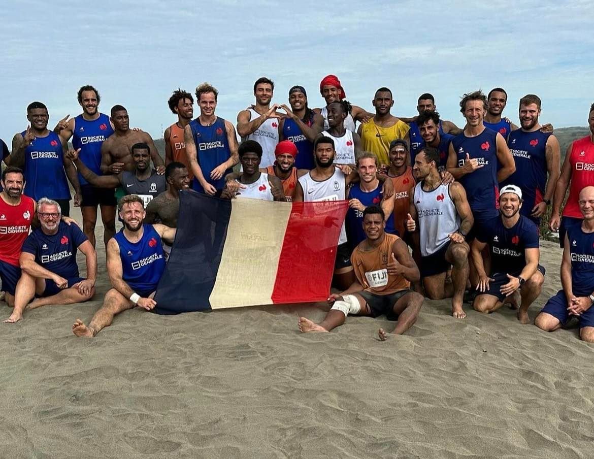 L'équipe de France de rugby à 7 en stage d'entraînement aux Fidji, pays des doubles champions olympiques à Rio et Tokyo. FFR