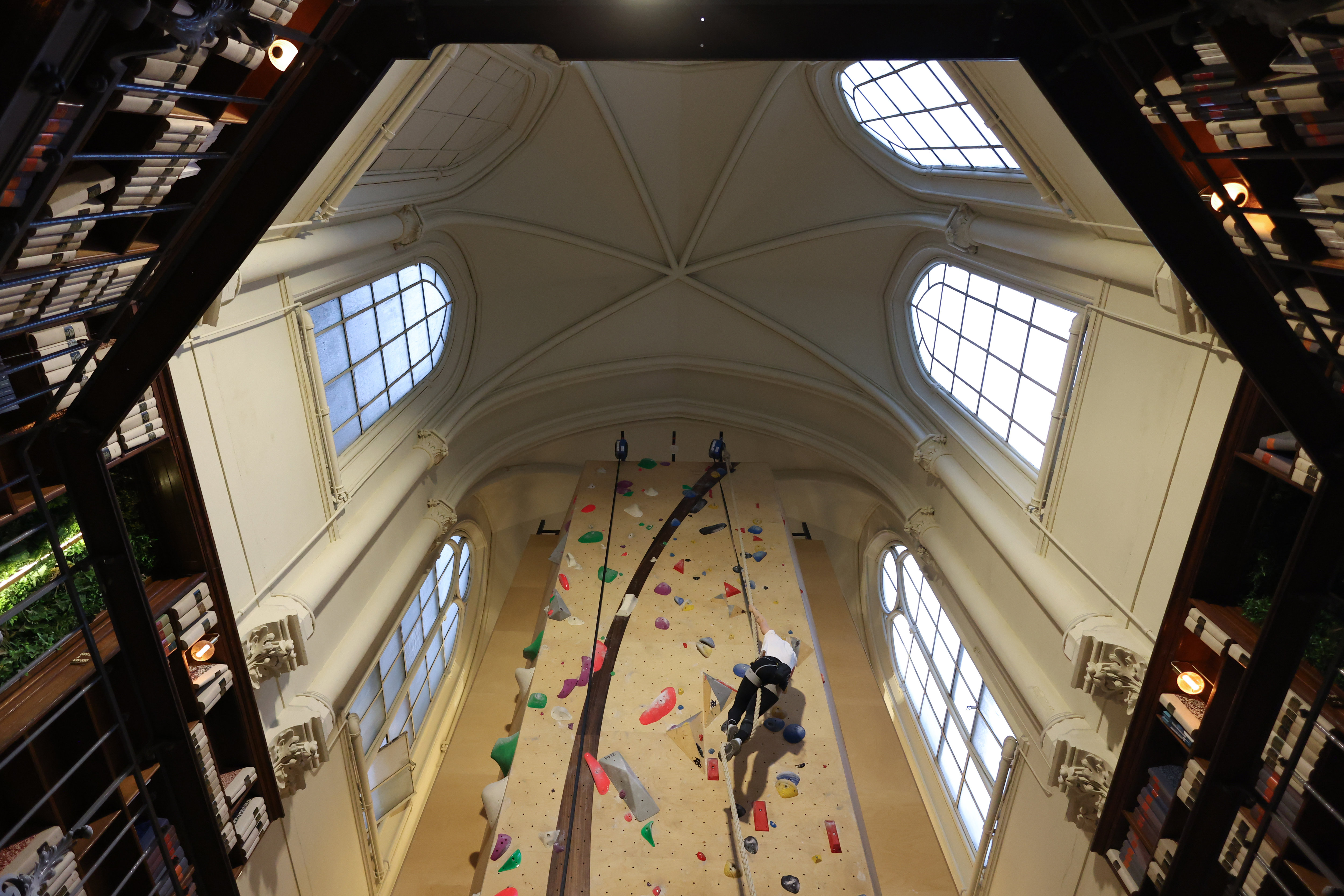 Anouk Garnier s'entraîne depuis un an, une à trois fois par semaine, dans la salle Climbing District, à Paris. LP/Arnaud Journois