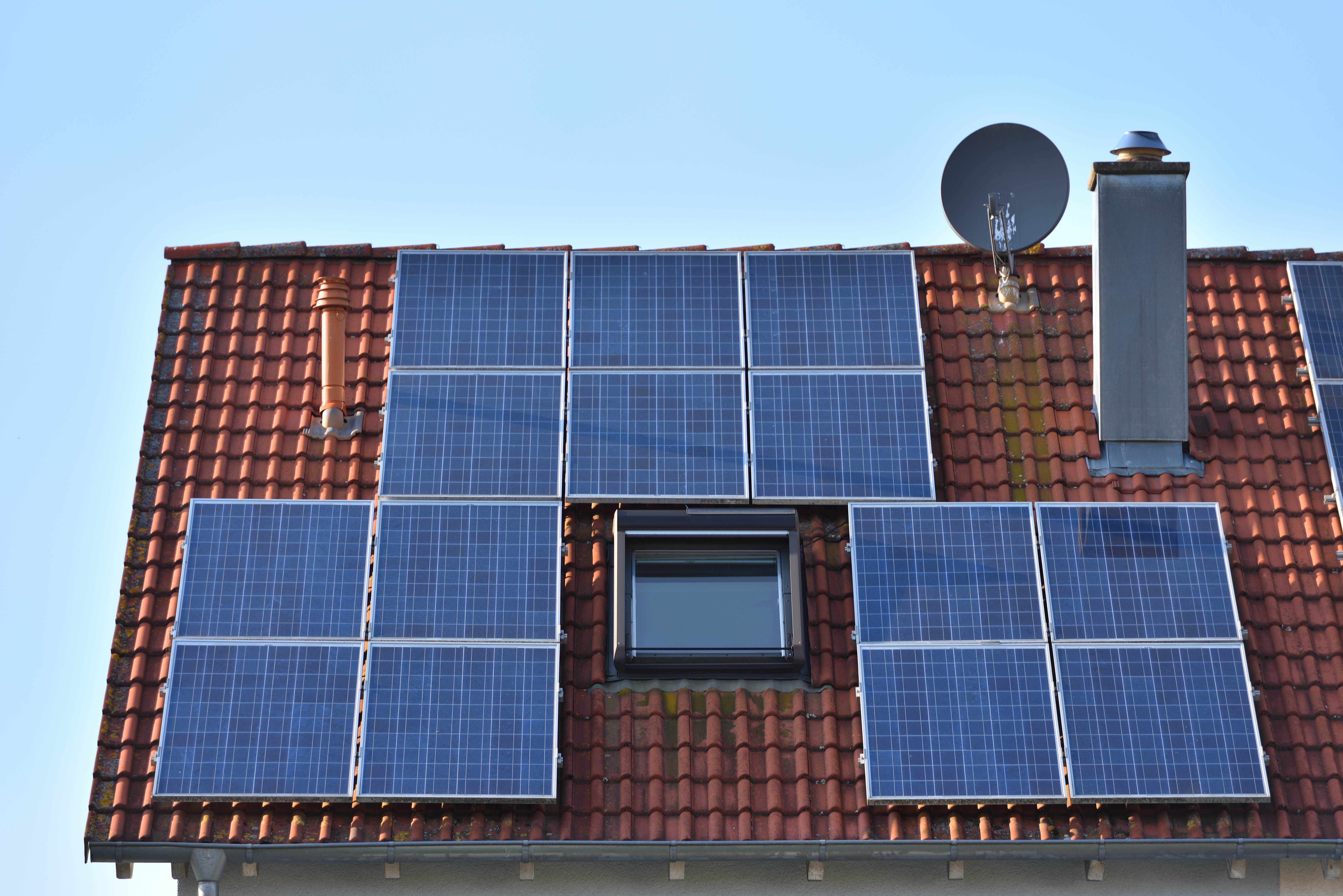 Bientôt, des panneaux photovoltaïques sur les toits des maisons à Orry-la-Ville ? ISTOCK/Pridannikov