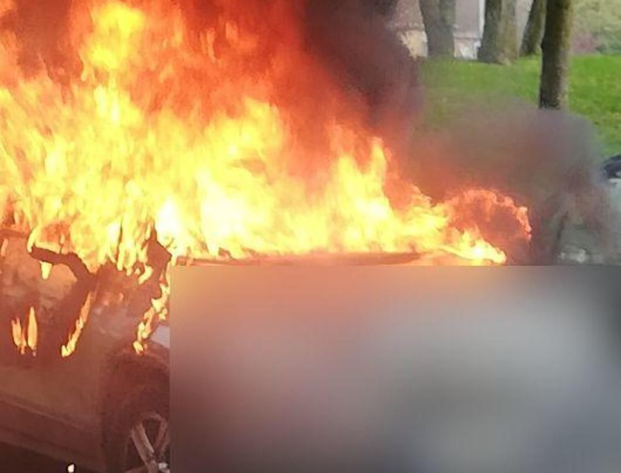 <b></b> Mercredi après-midi, la voiture d’une membre de la liste de Franck Marlin a pris feu devant son domicile, sur le plateau de Guinette.