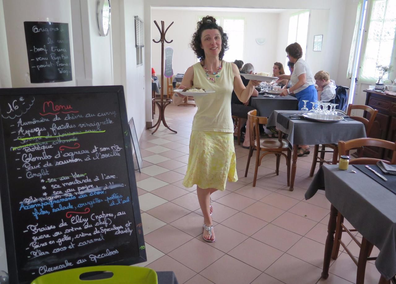 <b></b> Le Bistrot de Santeuil a rouvert ses portes fin février et attire de nombreux clients. Christelle propose des menus à 16€, une cuisine familiale et accessible.