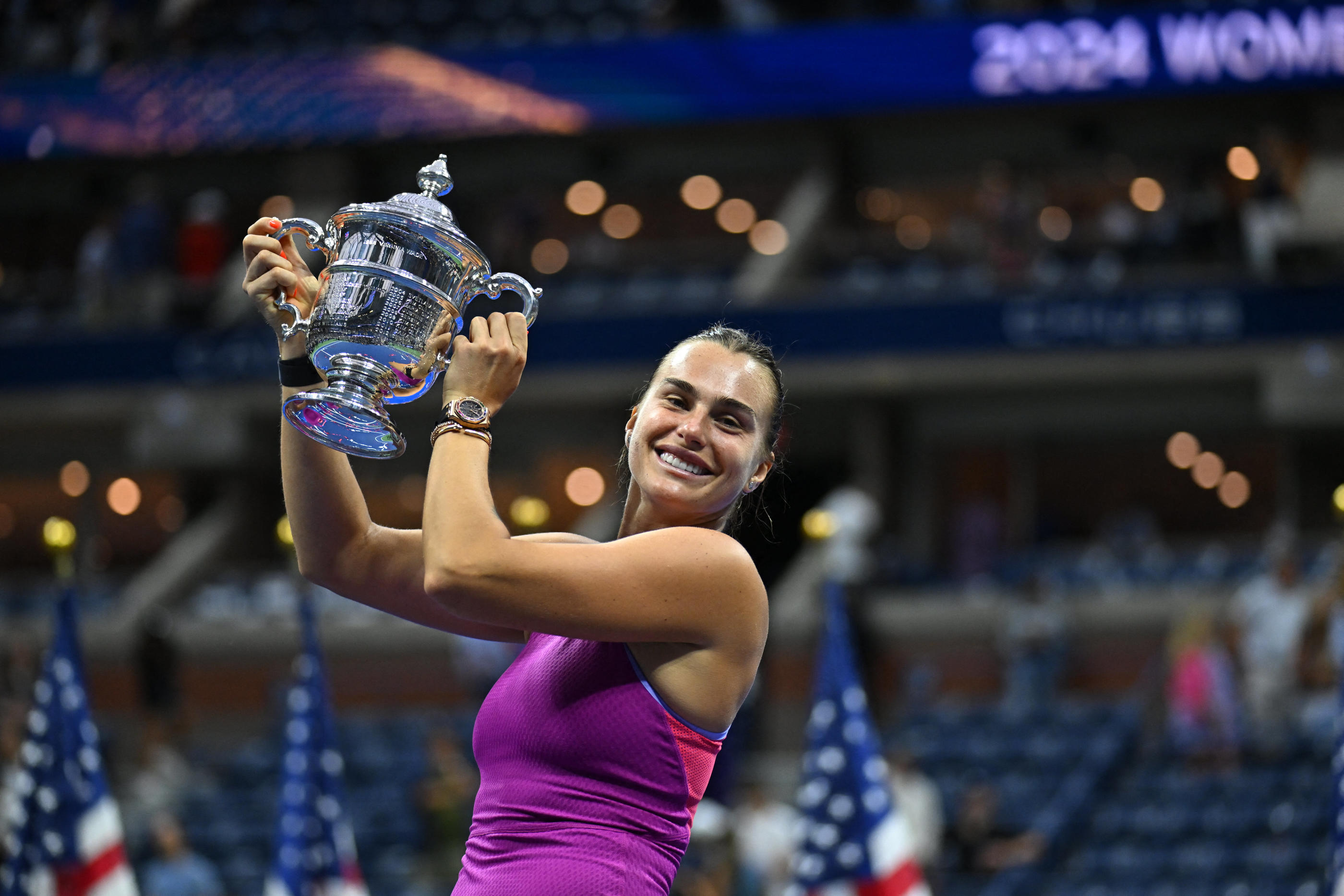 Arena Sabalenka soulève le trophée après sa victoire en finale de l'US Open samedi. Icon Sport