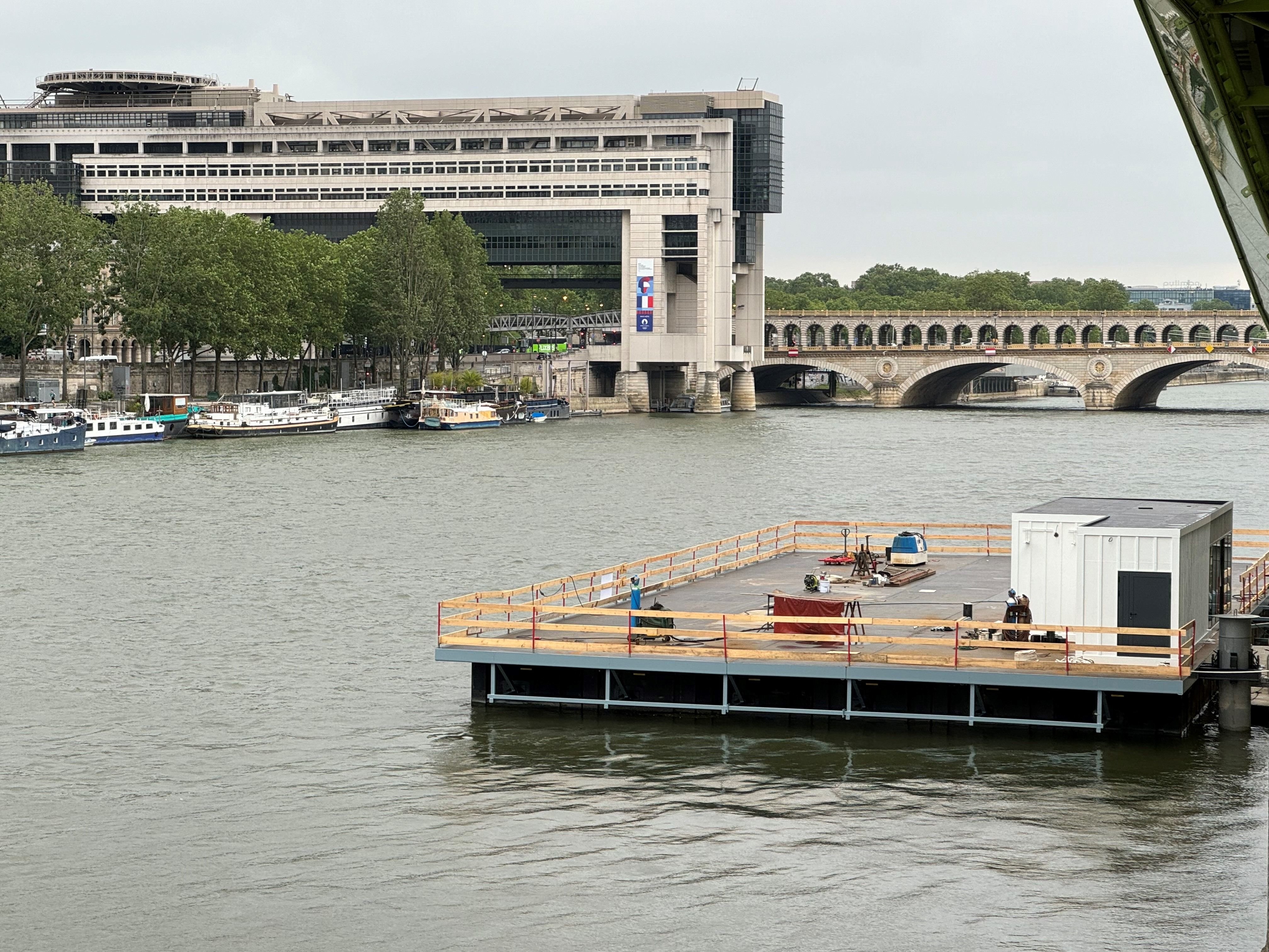 Quai d'Austerlitz (XIIIe), le 31 mai 2024. Malgré une forte opposition, la plateforme dédiée au décollage et à l'atterrissage de taxis volants est en cours d'aménagement.