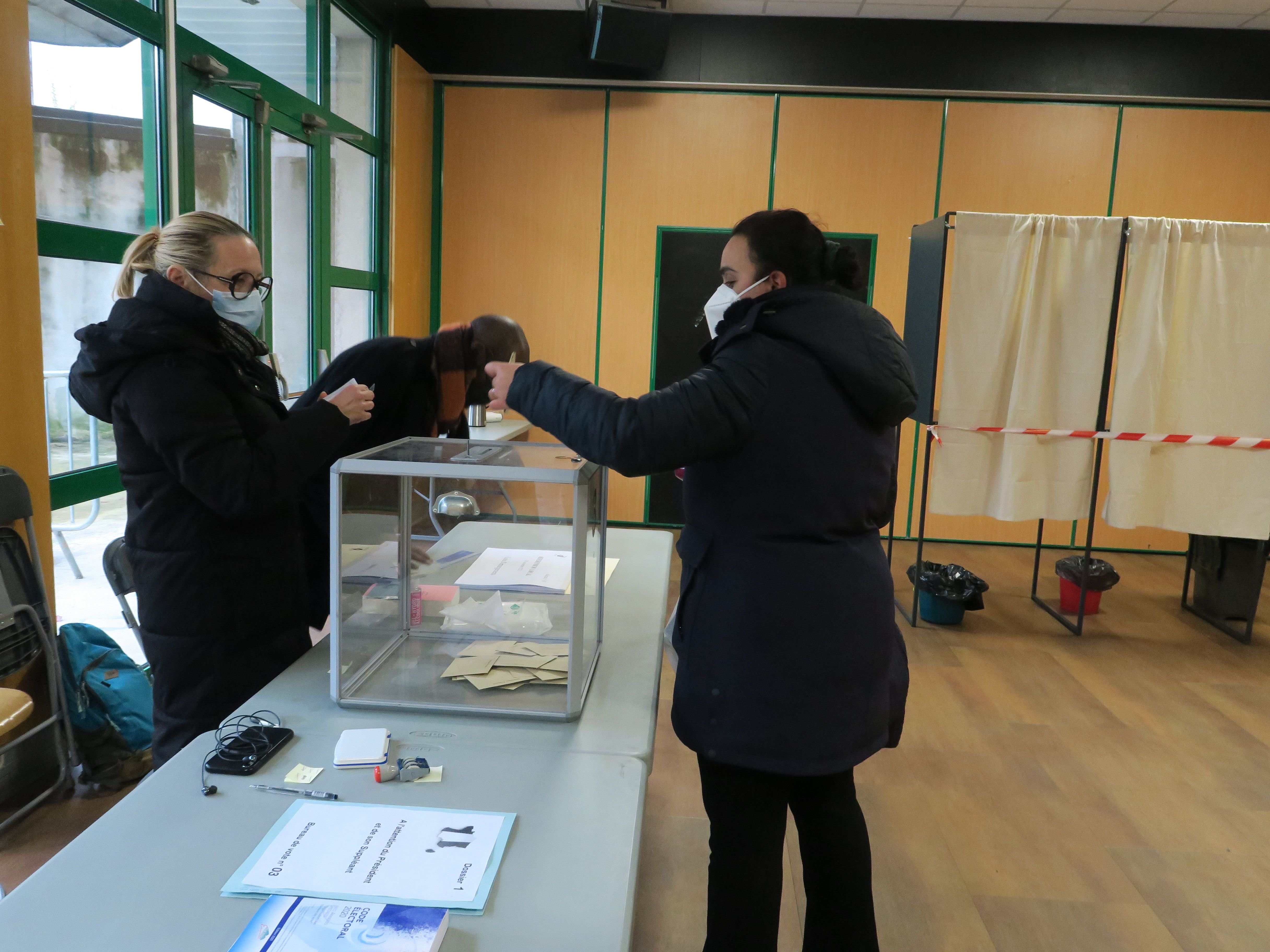 Kremlin-Bicêtre, le 28 novembre. Seuls 6,54% des inscrits ont pris part au referendum sur le marché.