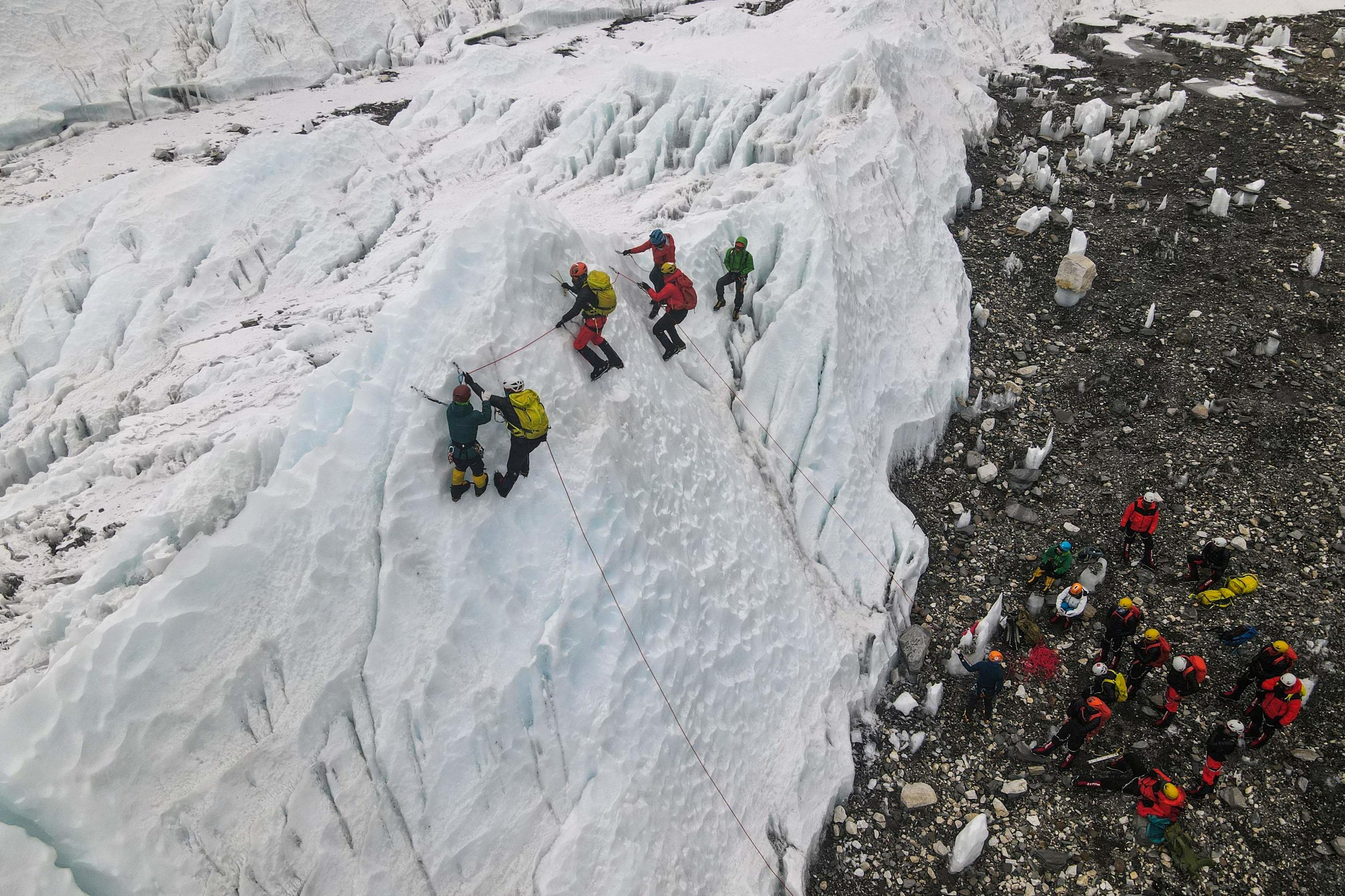 Comme le youtubeur star Inoxtag, Nadir Dendoune a gravi l'Everest, lui en 2008. (Illustration) AFP