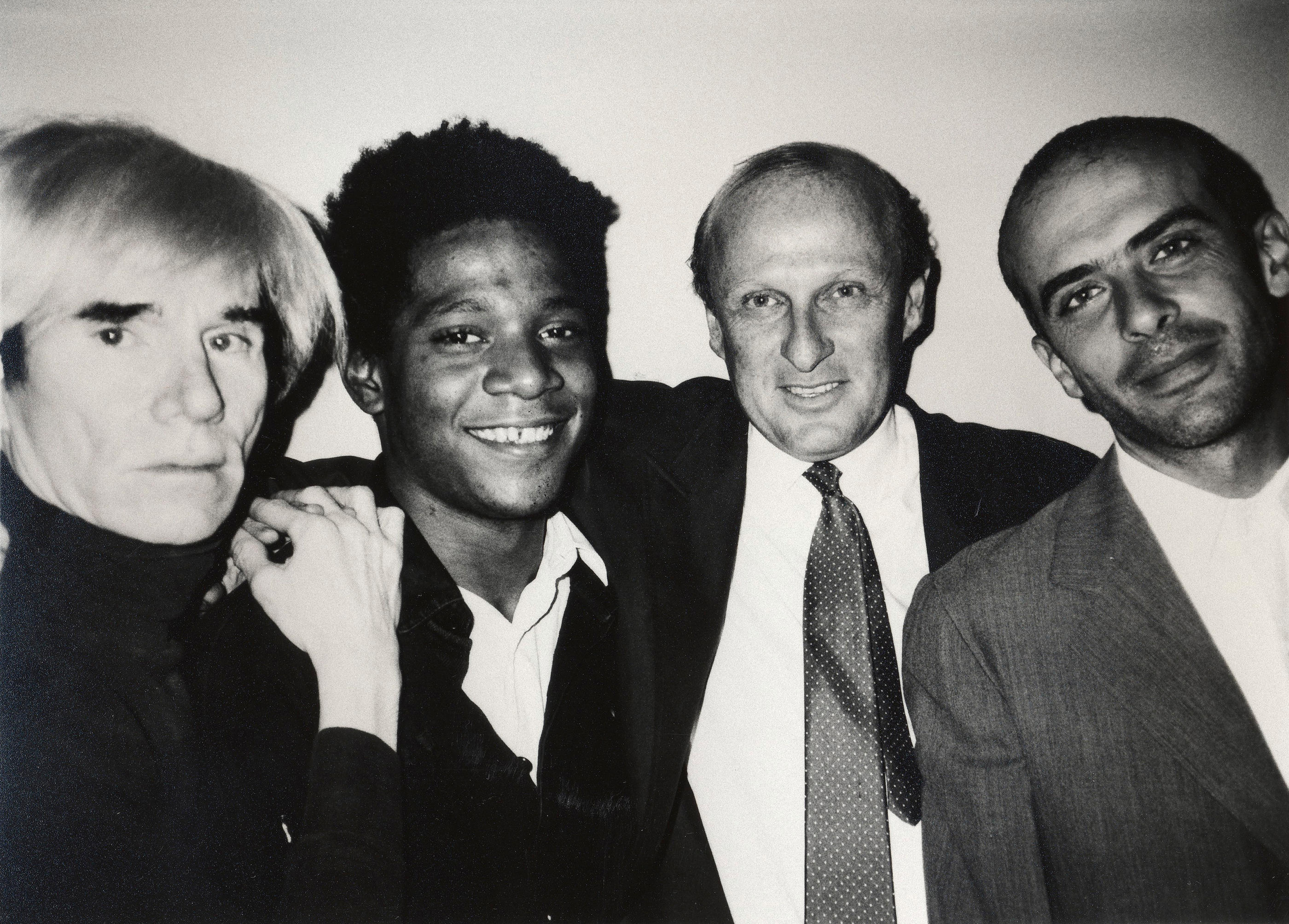 Andy Warhol, Jean-Michel Basquiat, Bruno Bischofberger et Fransesco Clemente (de gauche à droite), le 15 septembre 1984 à New-York (États-Unis). Photo Galerie Bruno Bischofberger