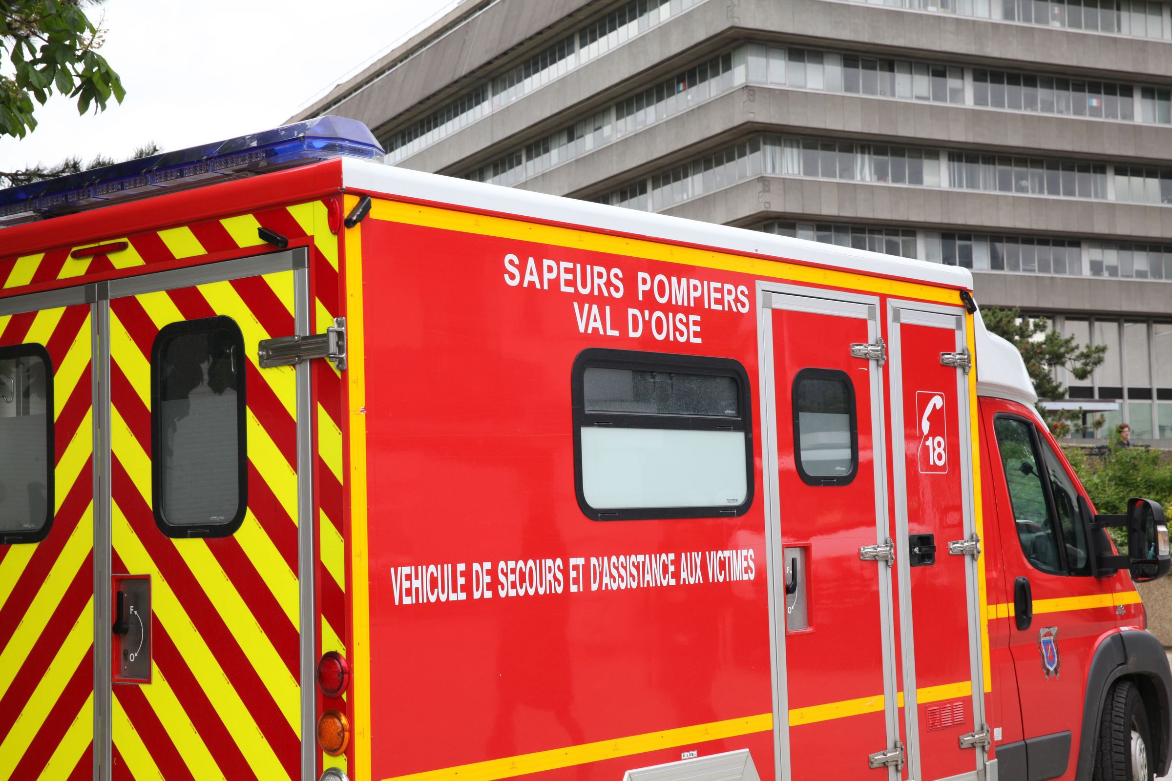 Les pompiers du Val-d'Oise ont pris en charge le nourrisson qui a fait une chute du troisième étage à Sarcelles (Illustration). LP/ OLIVIER BOITET