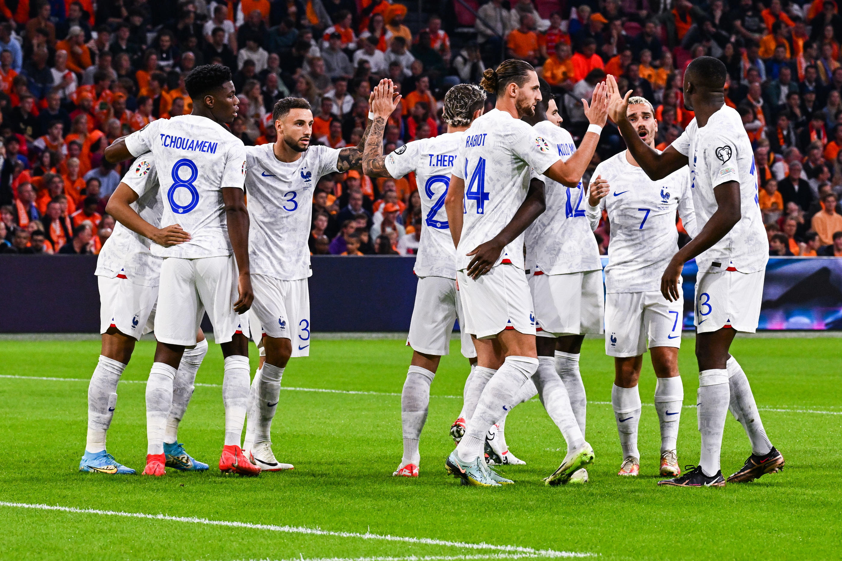 Les hommes de Didier Deschamps ont validé leur billet pour l'Euro 2024 ce vendredi soir à la Johan Cruijff Arena. Baptiste Fernandez/Icon Sport