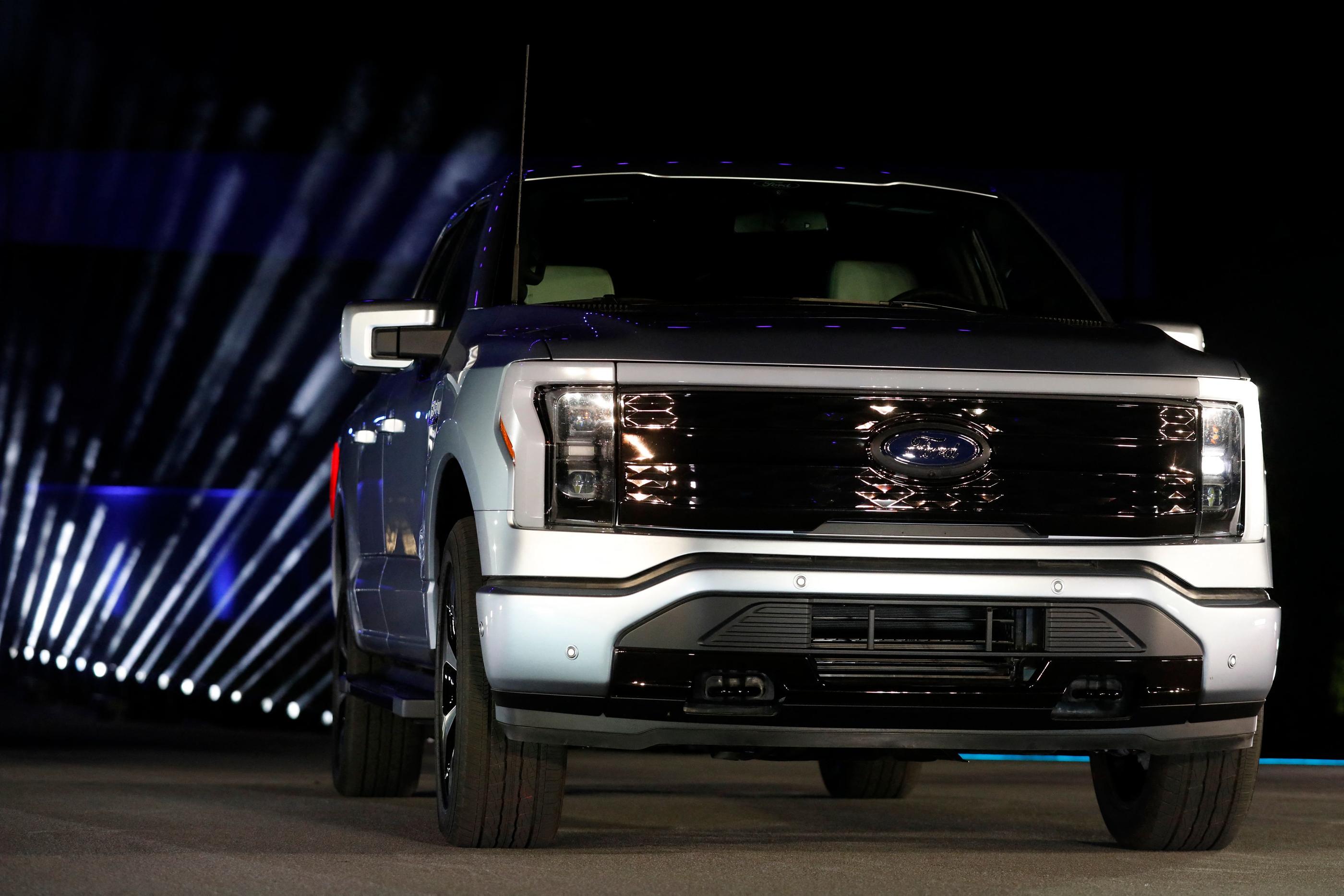 Ford veut en finir avec l'image de ses gros 4X4 polluants. Désormais, le constructeur mise toujours sur les gros véhicules mais écolos comme son futur n pick-up F-150. AFP/ JEFF KOWALSKY