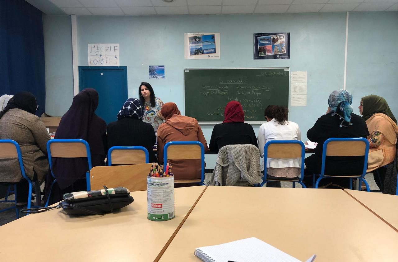 <b></b> Garges-lès-Gonesse, ce mardi 24 septembre. Un petit groupe de mamans d’élèves assiste à un cours de français au sein de l’école Henri-Barbusse. Une formation gratuite proposée dans le cadre de la Maison des langues de la ville.